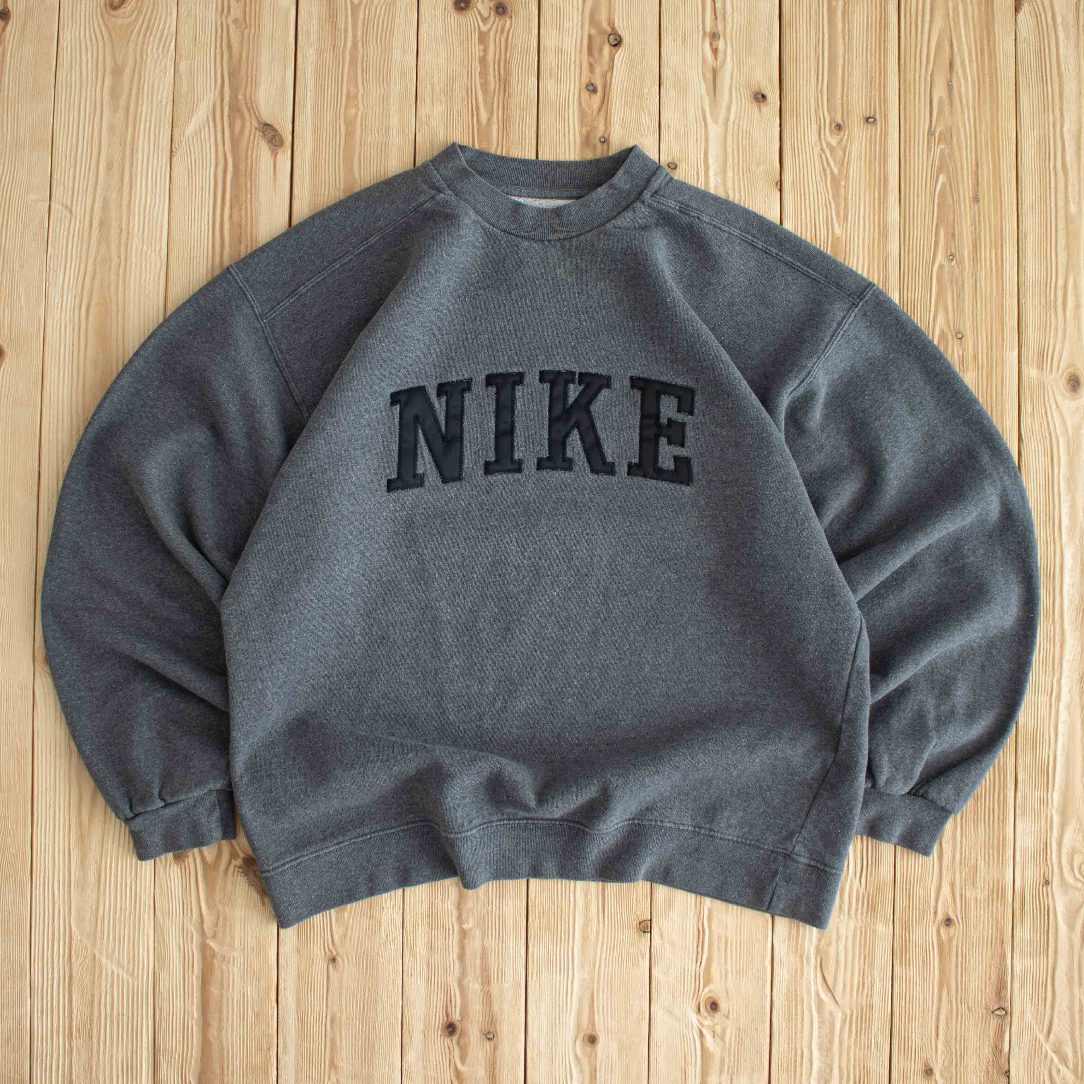 (L) Nike Vintage Spell Out Embroidered Sweatshirt Gray