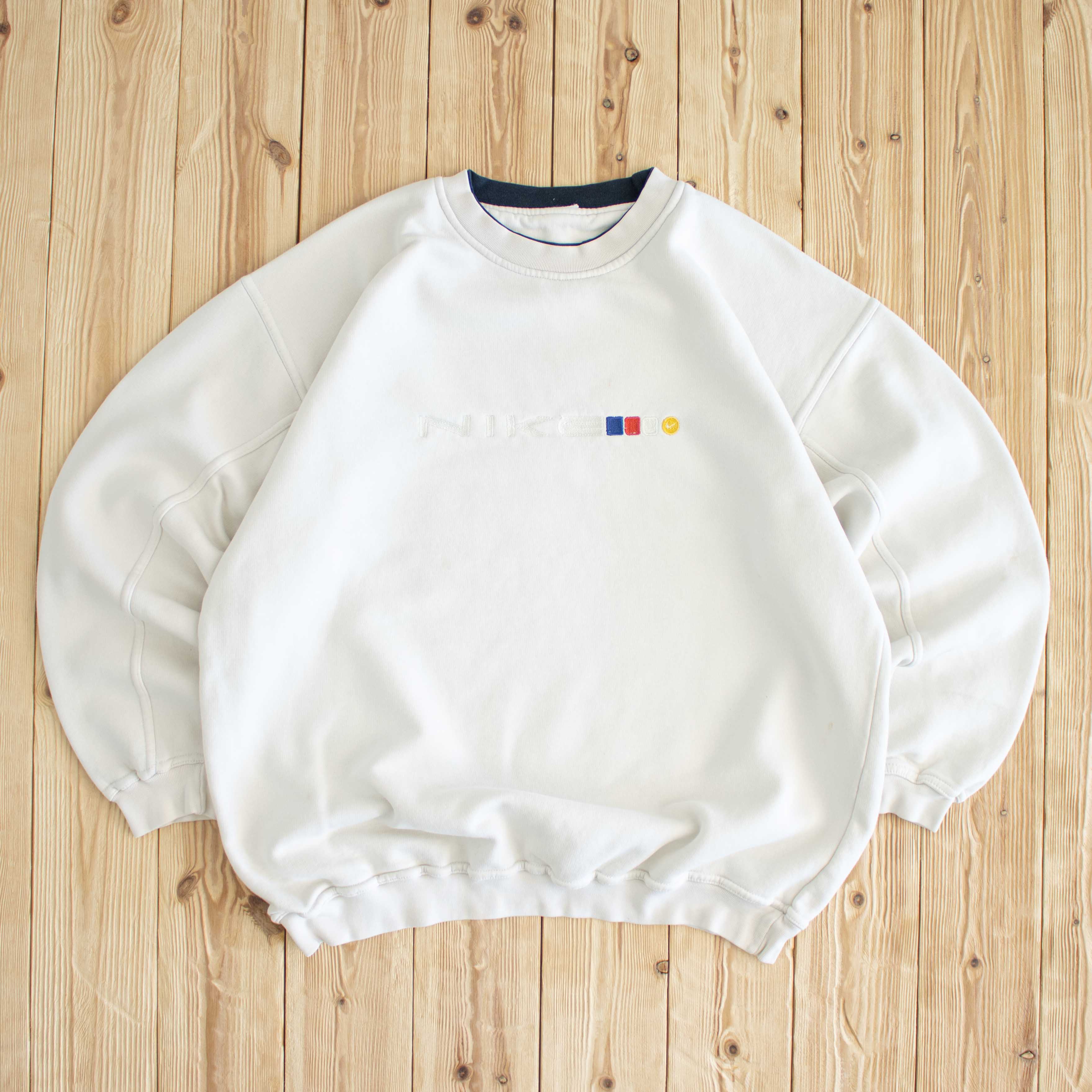(L) Nike Spell Out Vintage Embroidered Sweatshirt White