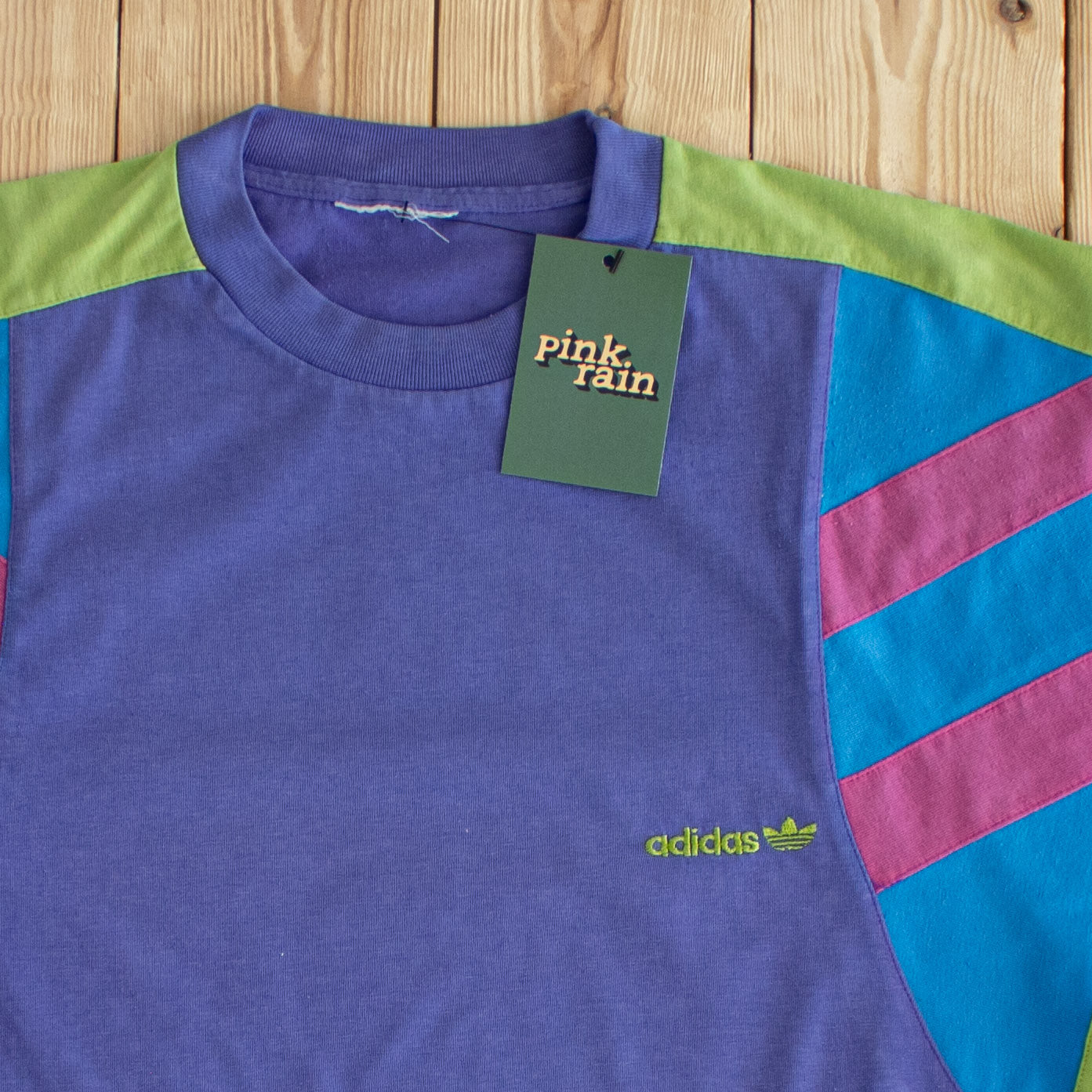 (M/L) Adidas Vintage Embroidered T-Shirt Purple