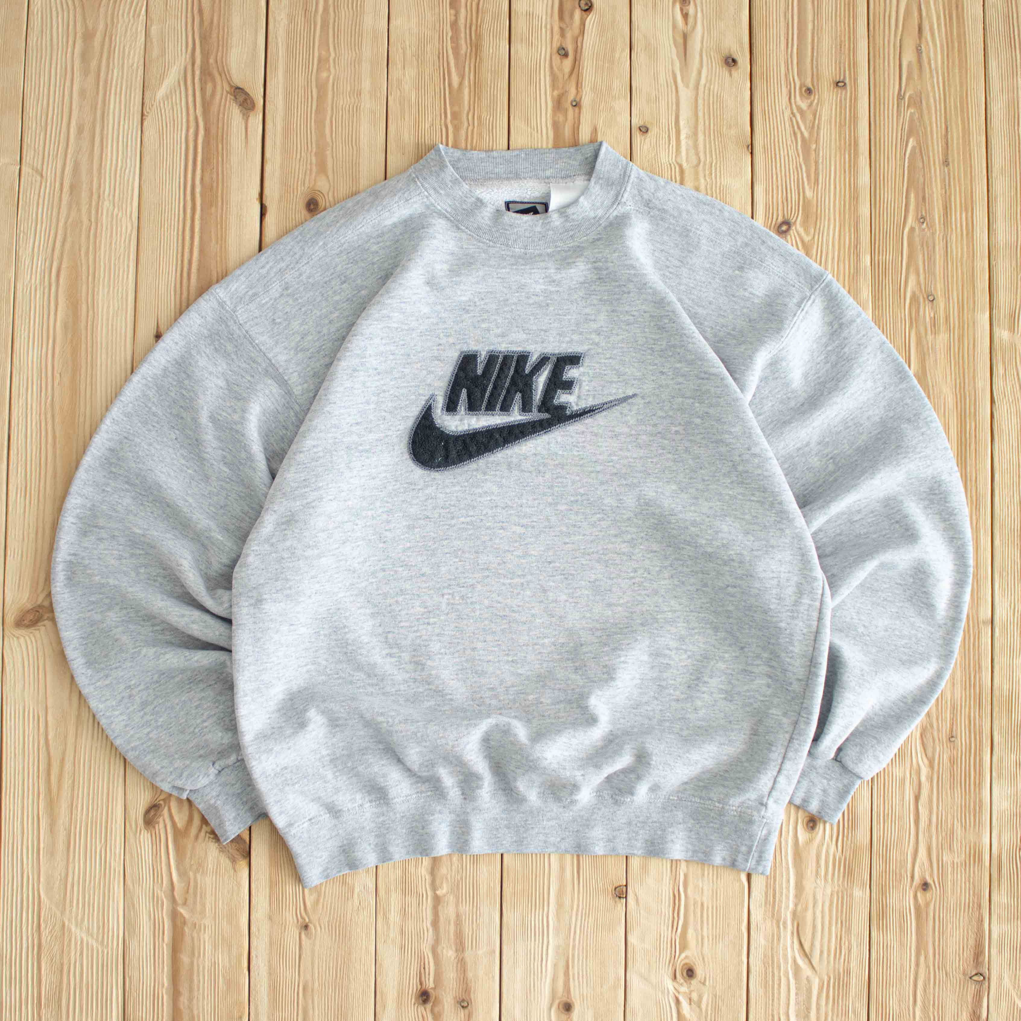 (M) Nike Logo Vintage Embroidered Sweatshirt Gray