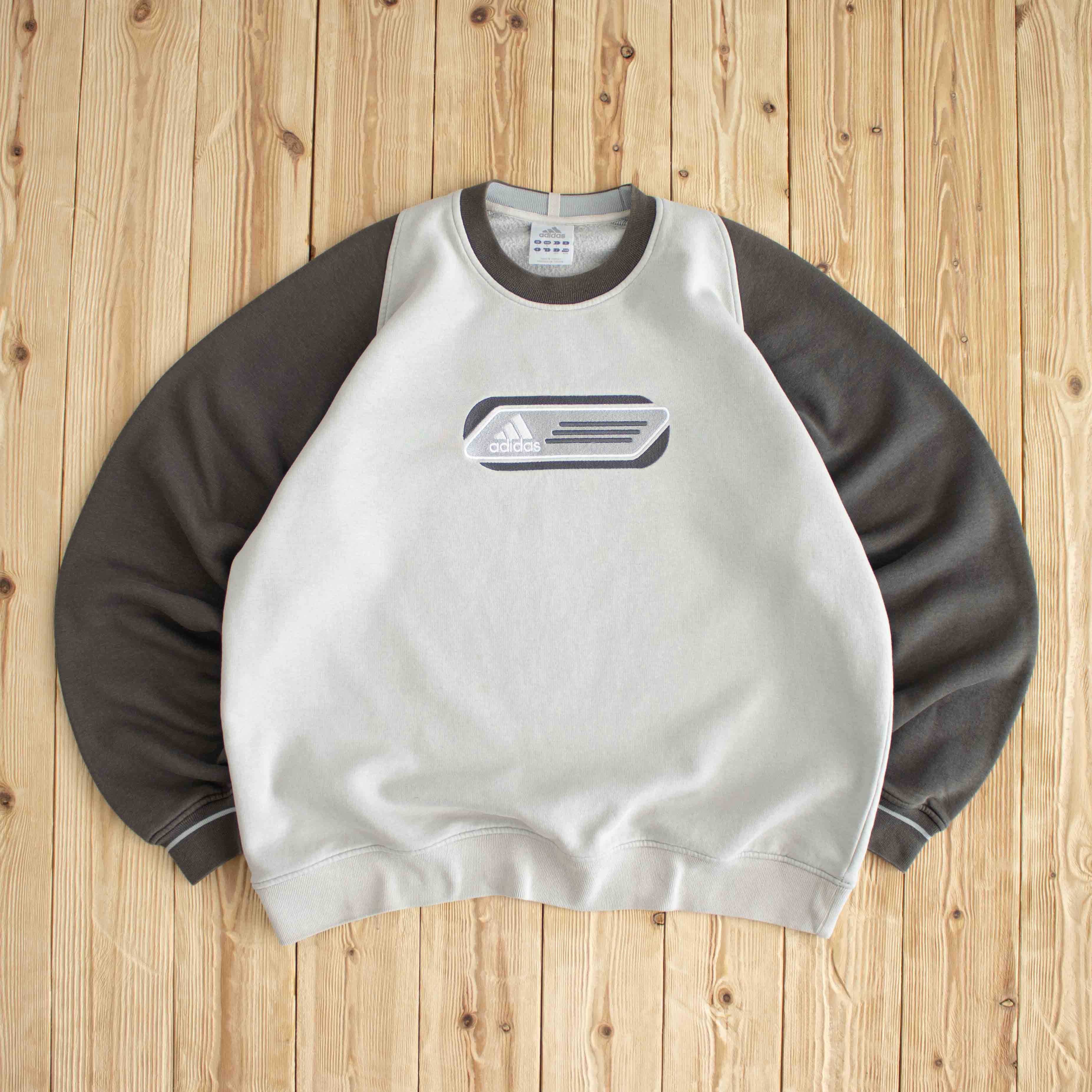 (L) Adidas Vintage Embroidered Sweatshirt Gray
