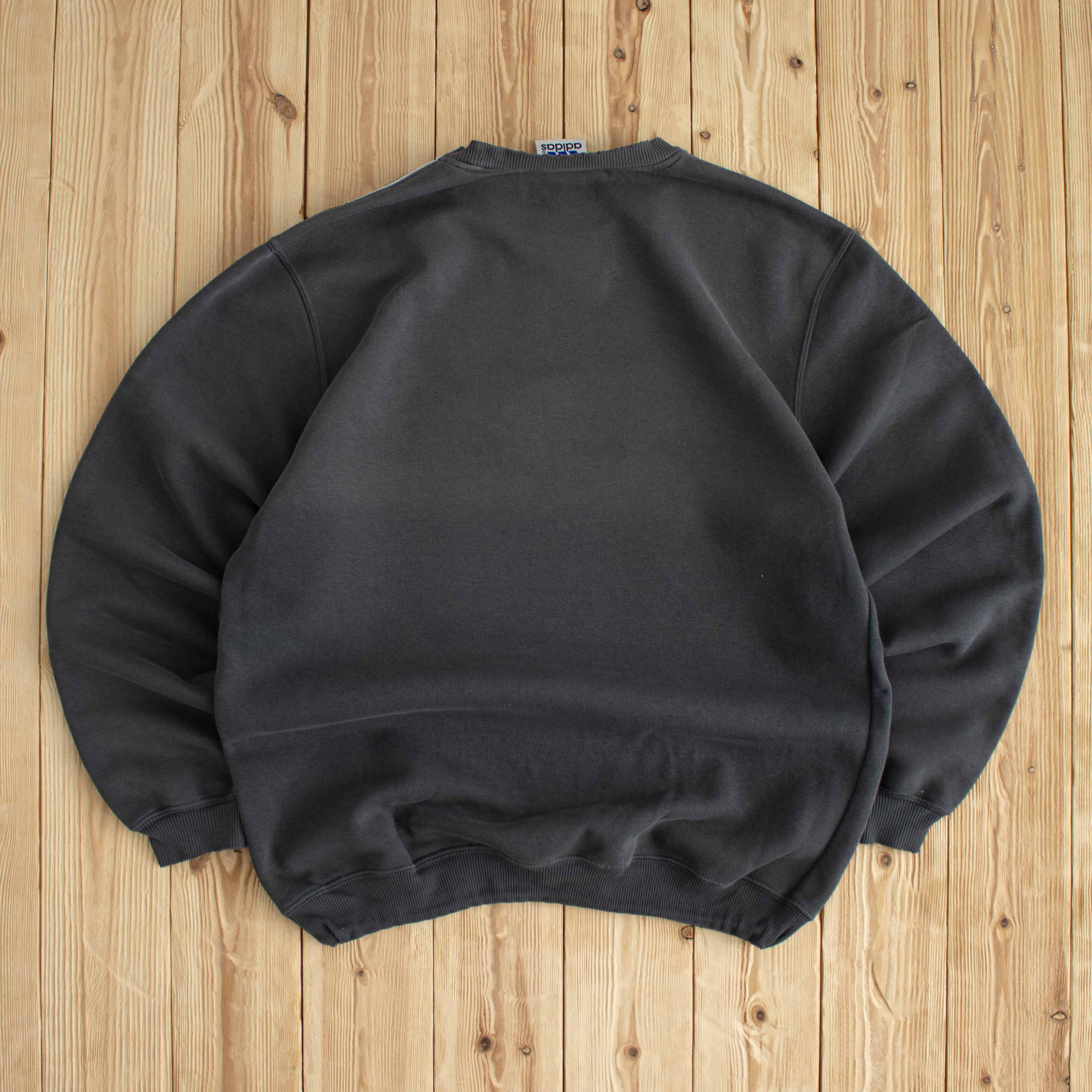 (L) Adidas Logo Vintage Embroidered Sweatshirt Gray