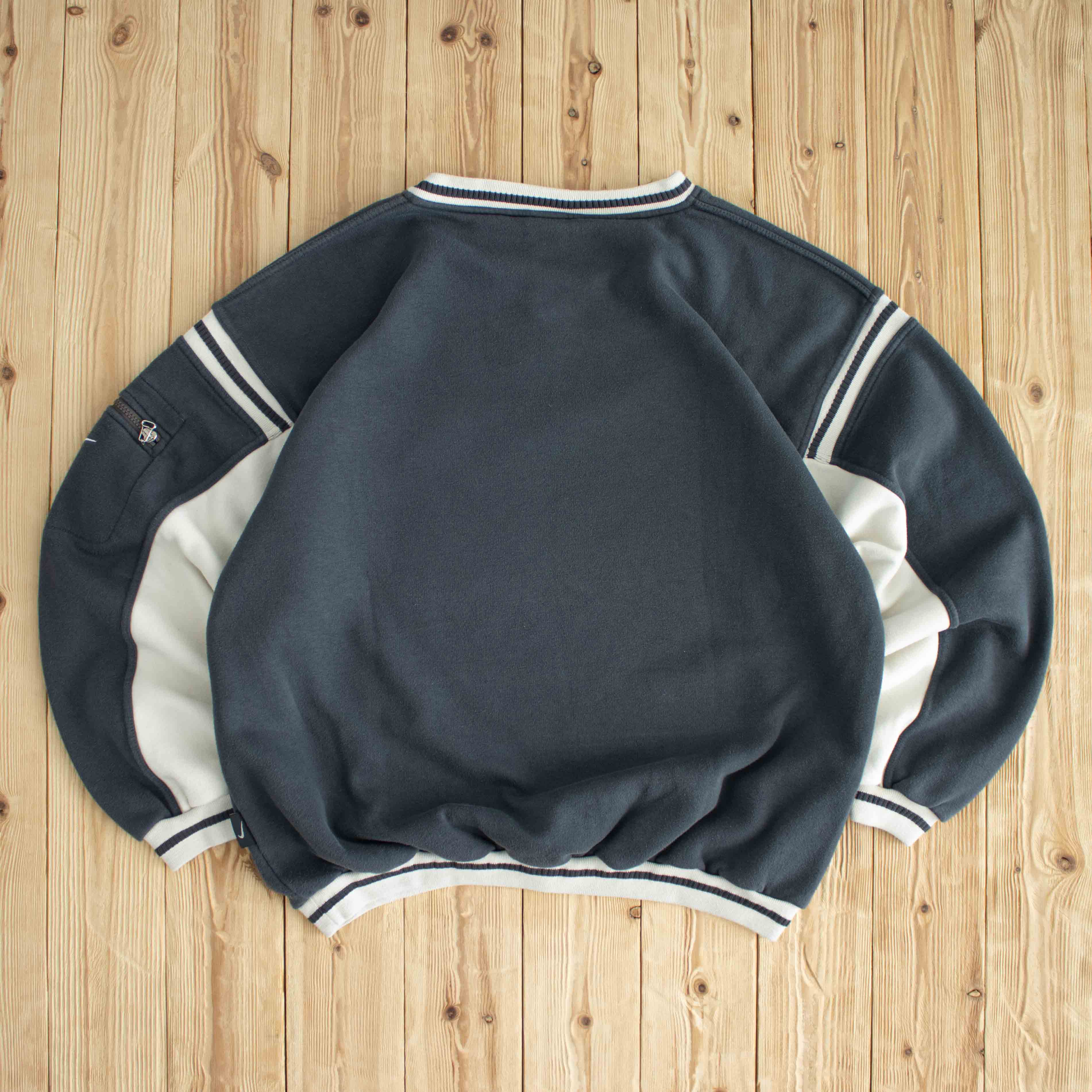 (XL) Nike ACG Vintage Embroidered Sweatshirt Gray