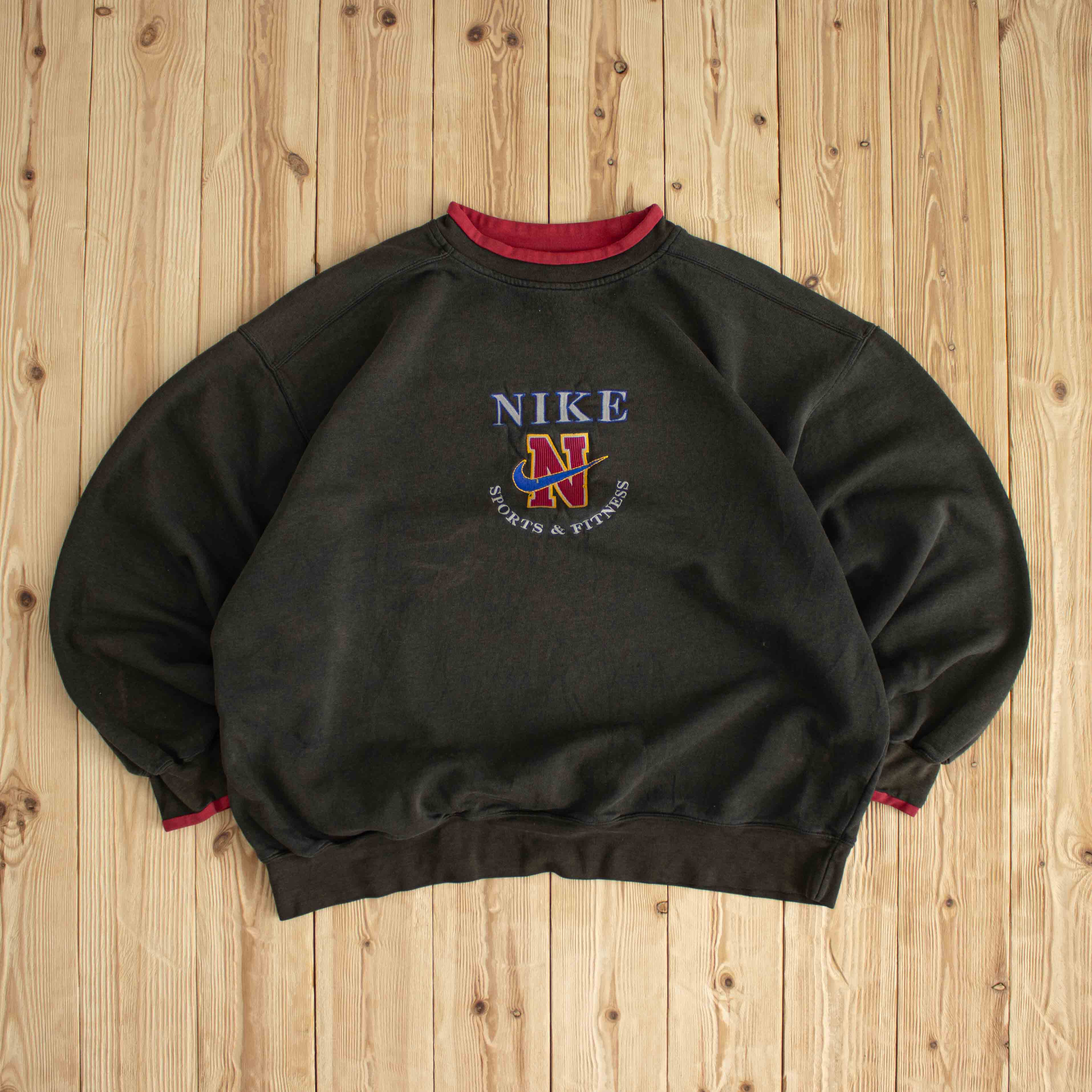 (L) Nike Sports & Fitness Vintage Embroidered Sweatshirt Black