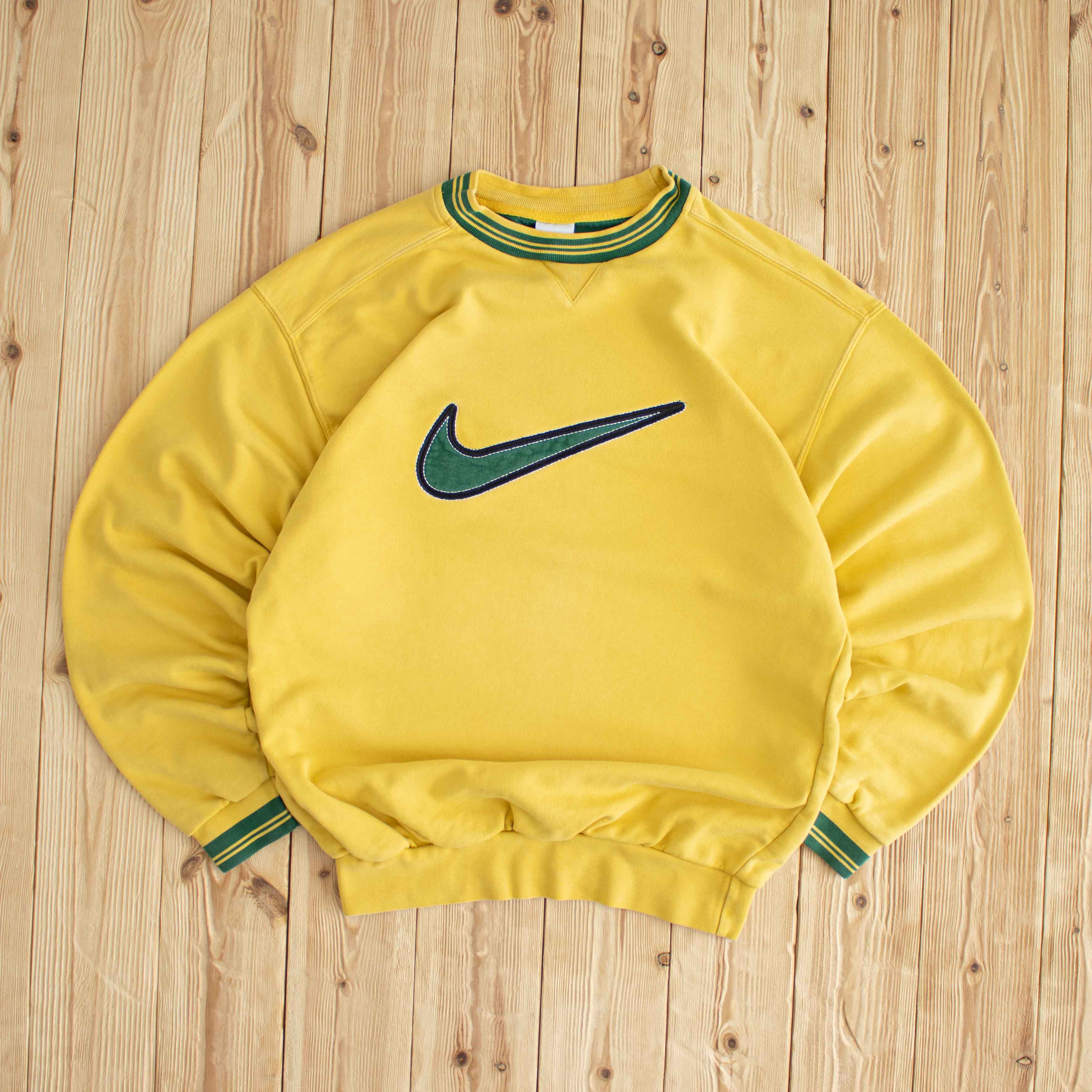 (M) Nike Swoosh Vintage Embroidered Sweatshirt Yellow
