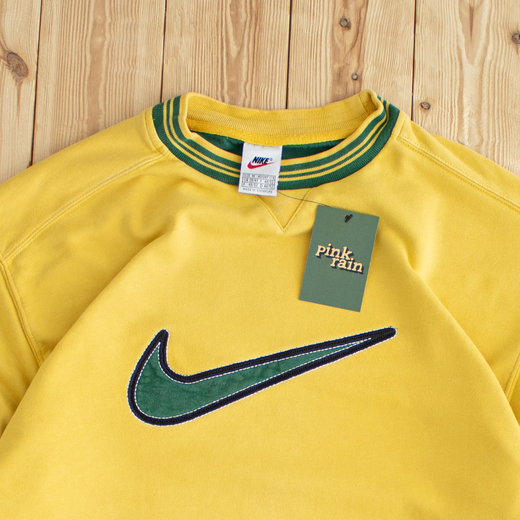 (M) Nike Swoosh Vintage Embroidered Sweatshirt Yellow