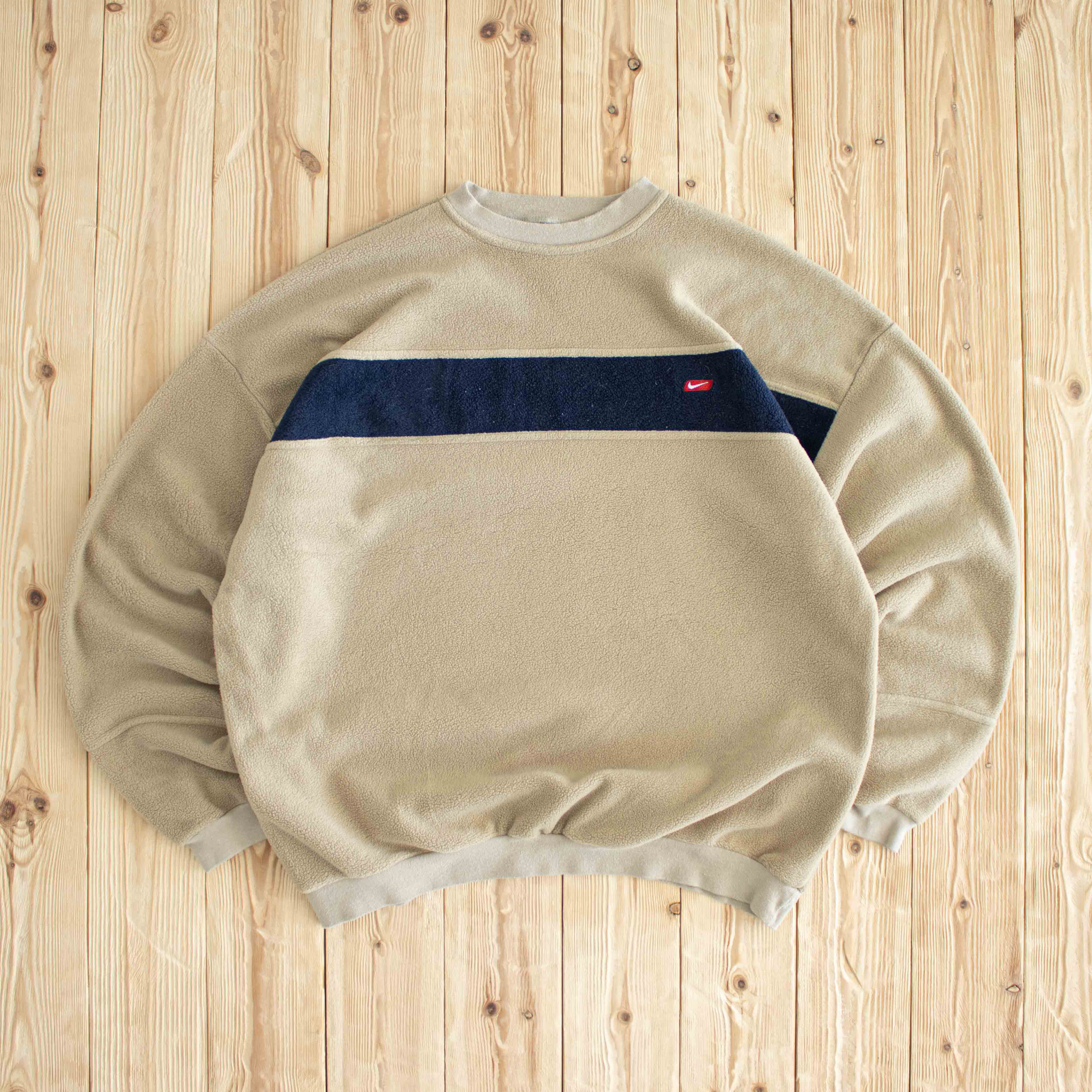 (L) Nike Vintage Mini Swoosh Embroidered Fleece Sweatshirt Beige