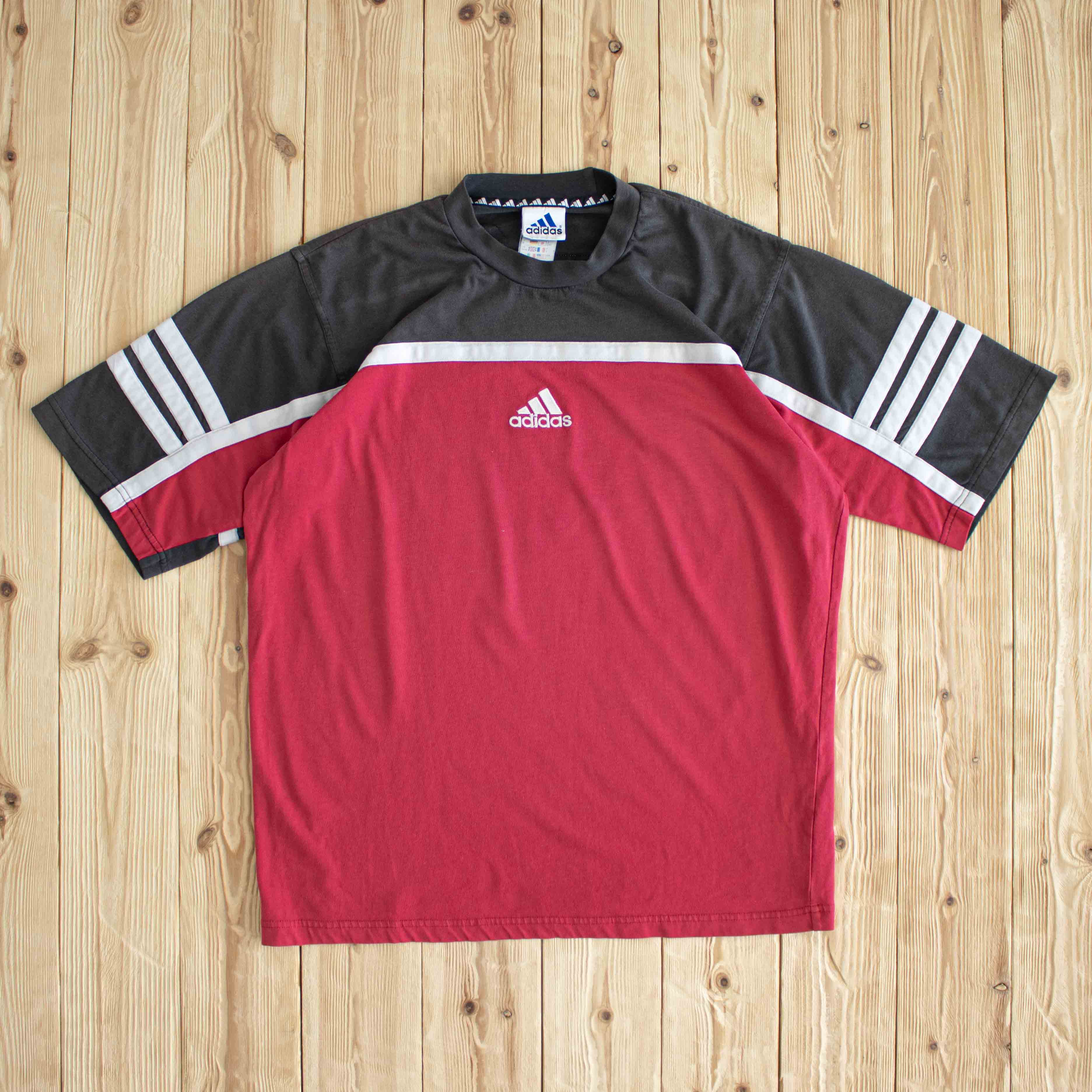 (L) Adidas Center Logo Vintage Embroidered T-Shirt Red