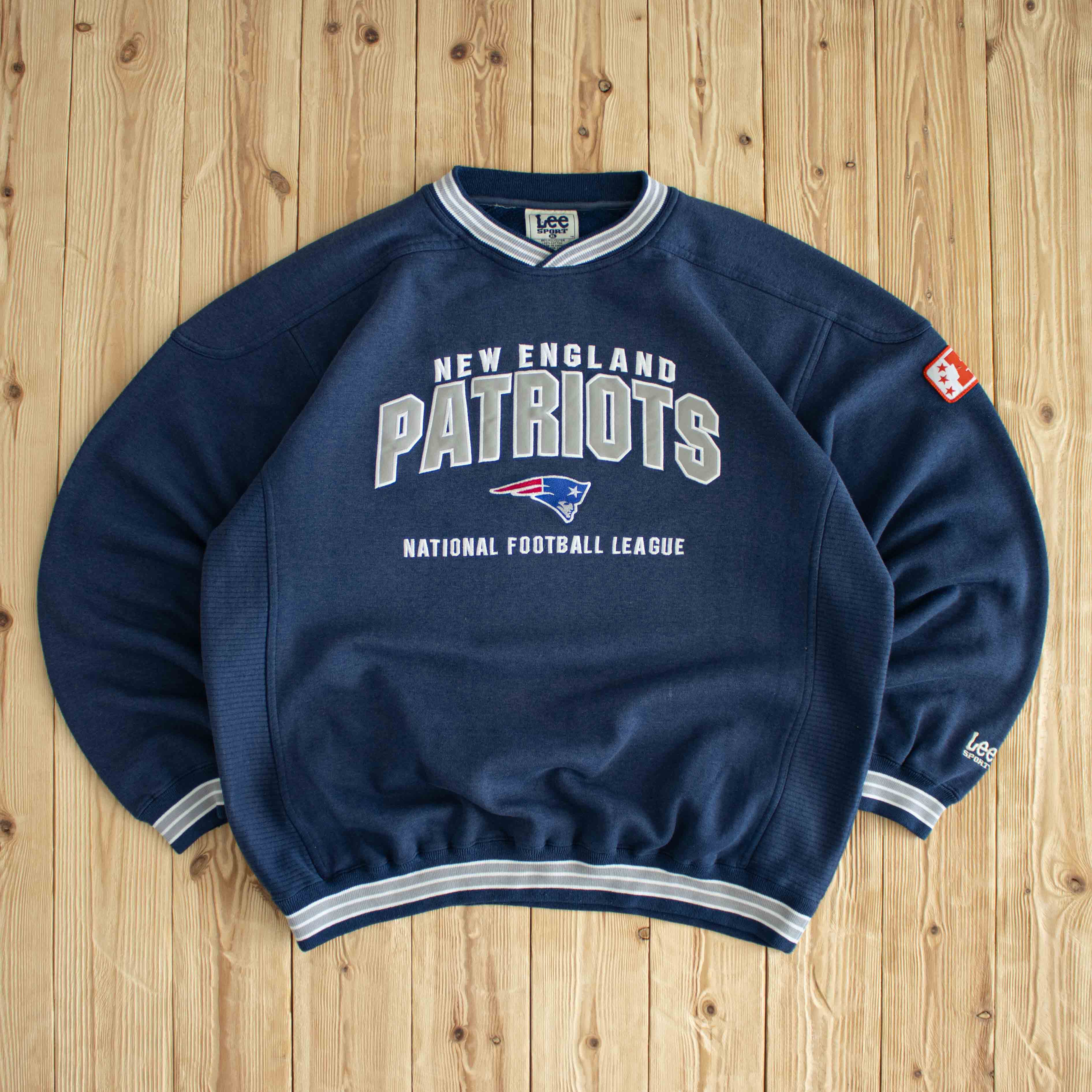 (XL) Lee New England Patriots Vintage Embroidered Sweatshirt Blue