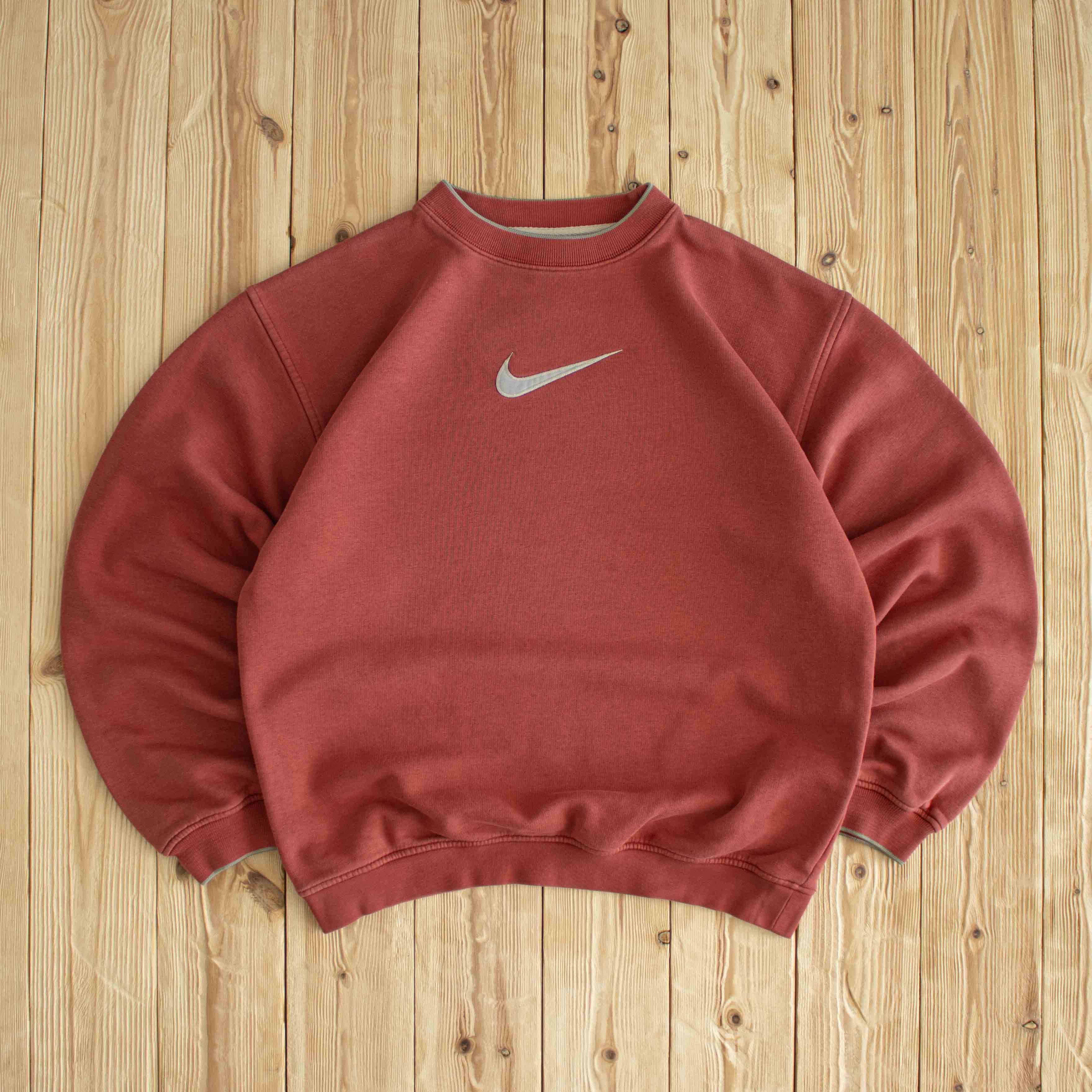 (M) Nike Swoosh Vintage Embroidered Sweatshirt Red