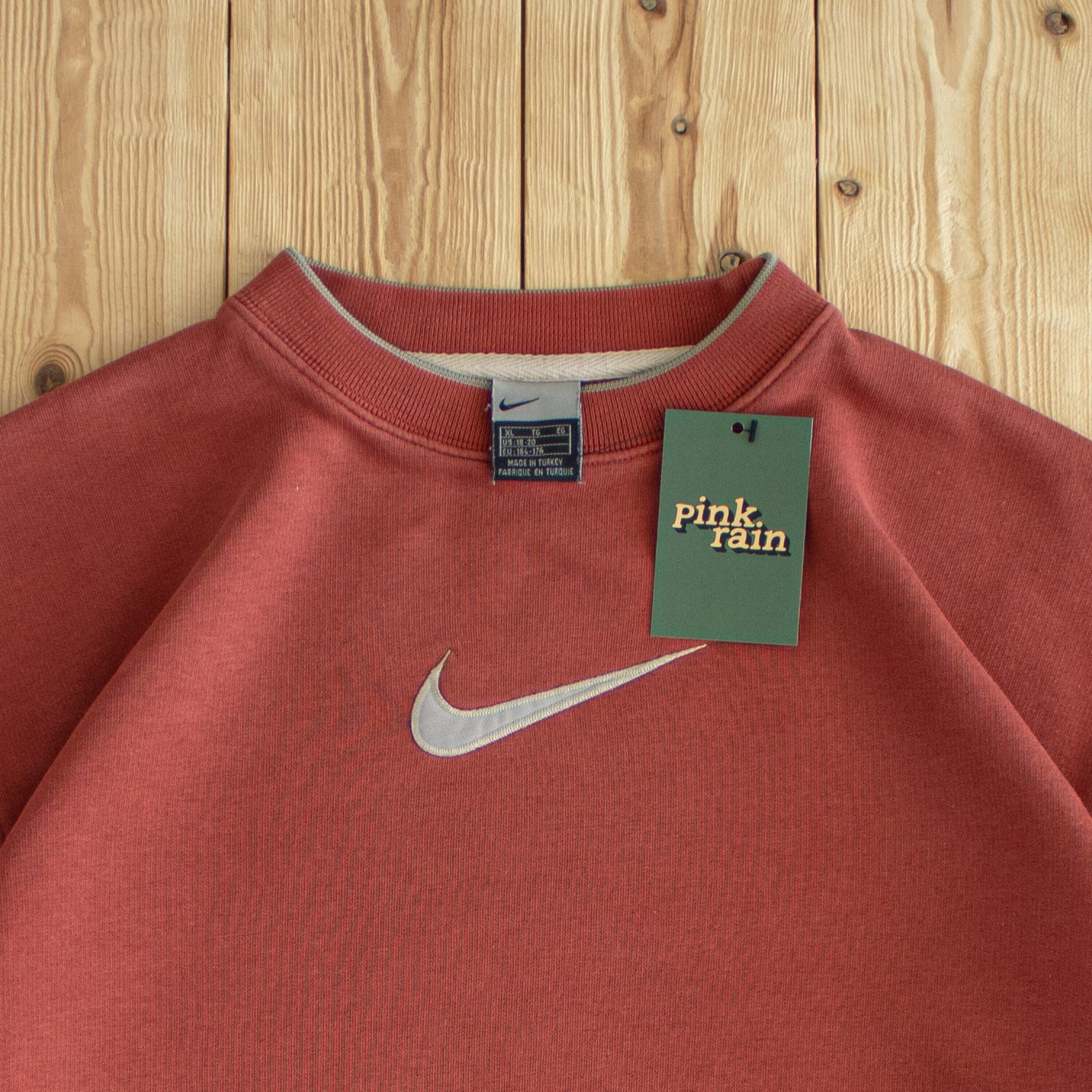 (M) Nike Swoosh Vintage Embroidered Sweatshirt Red