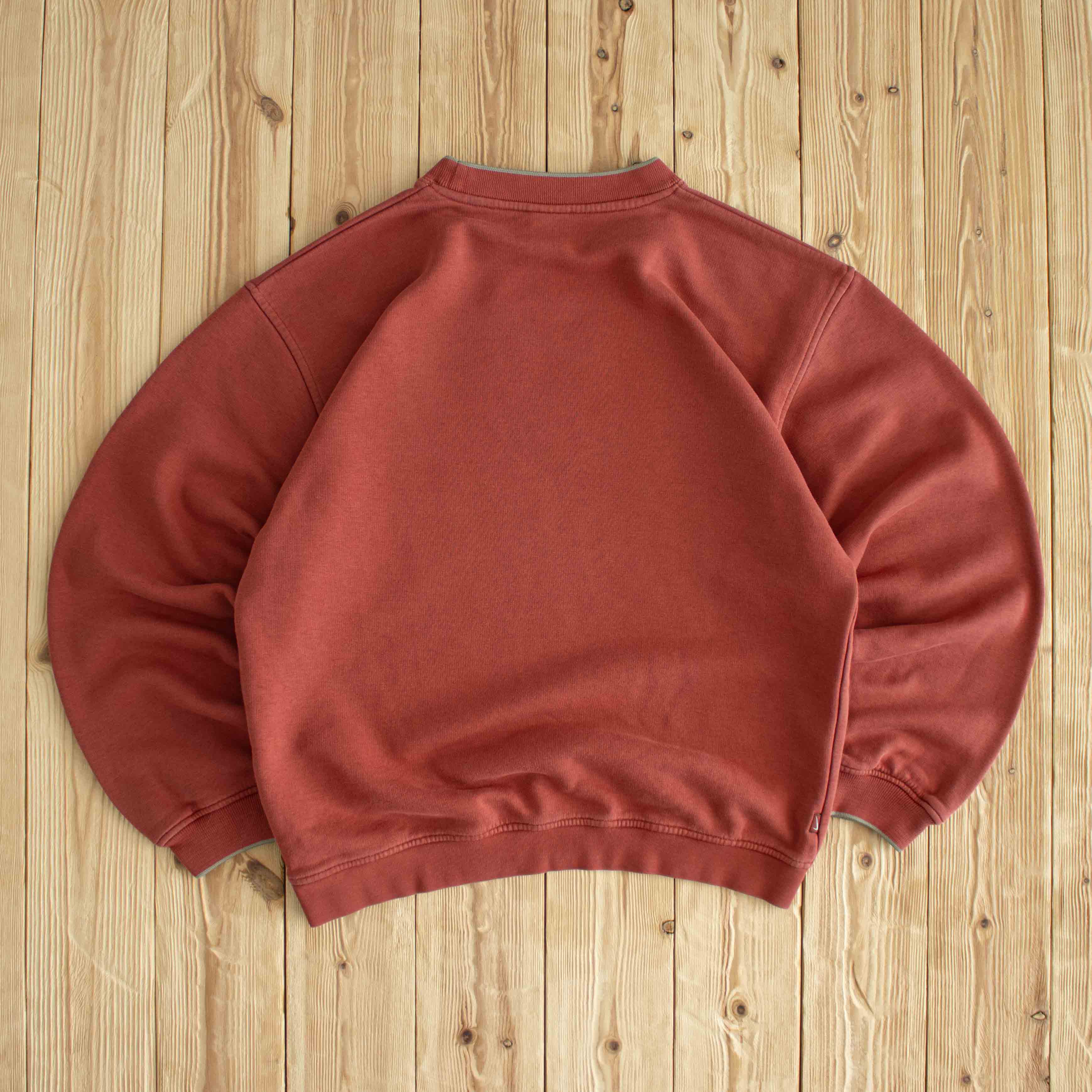 (M) Nike Swoosh Vintage Embroidered Sweatshirt Red