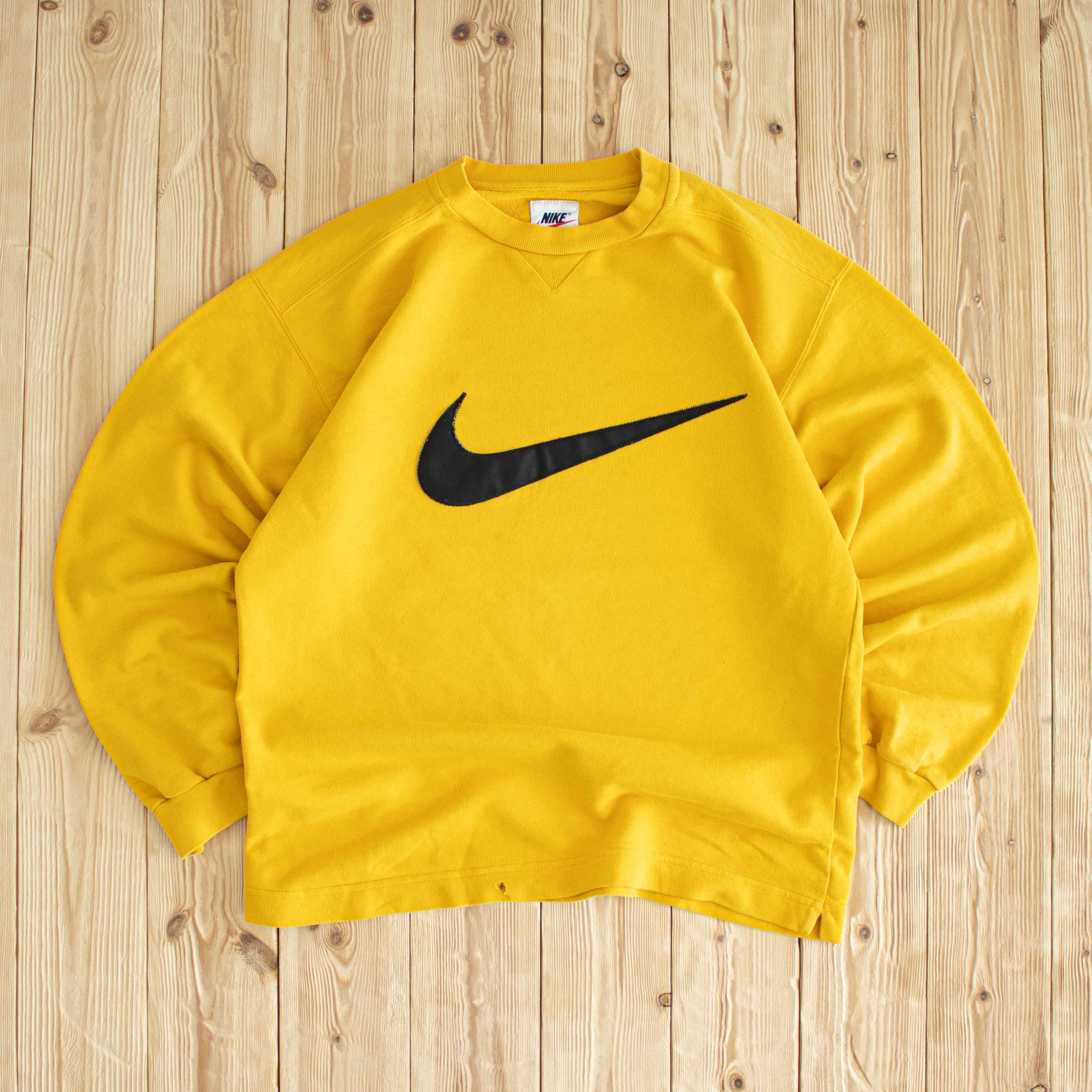 (S/M) Nike Swoosh Vintage Embroidered Sweatshirt Yellow