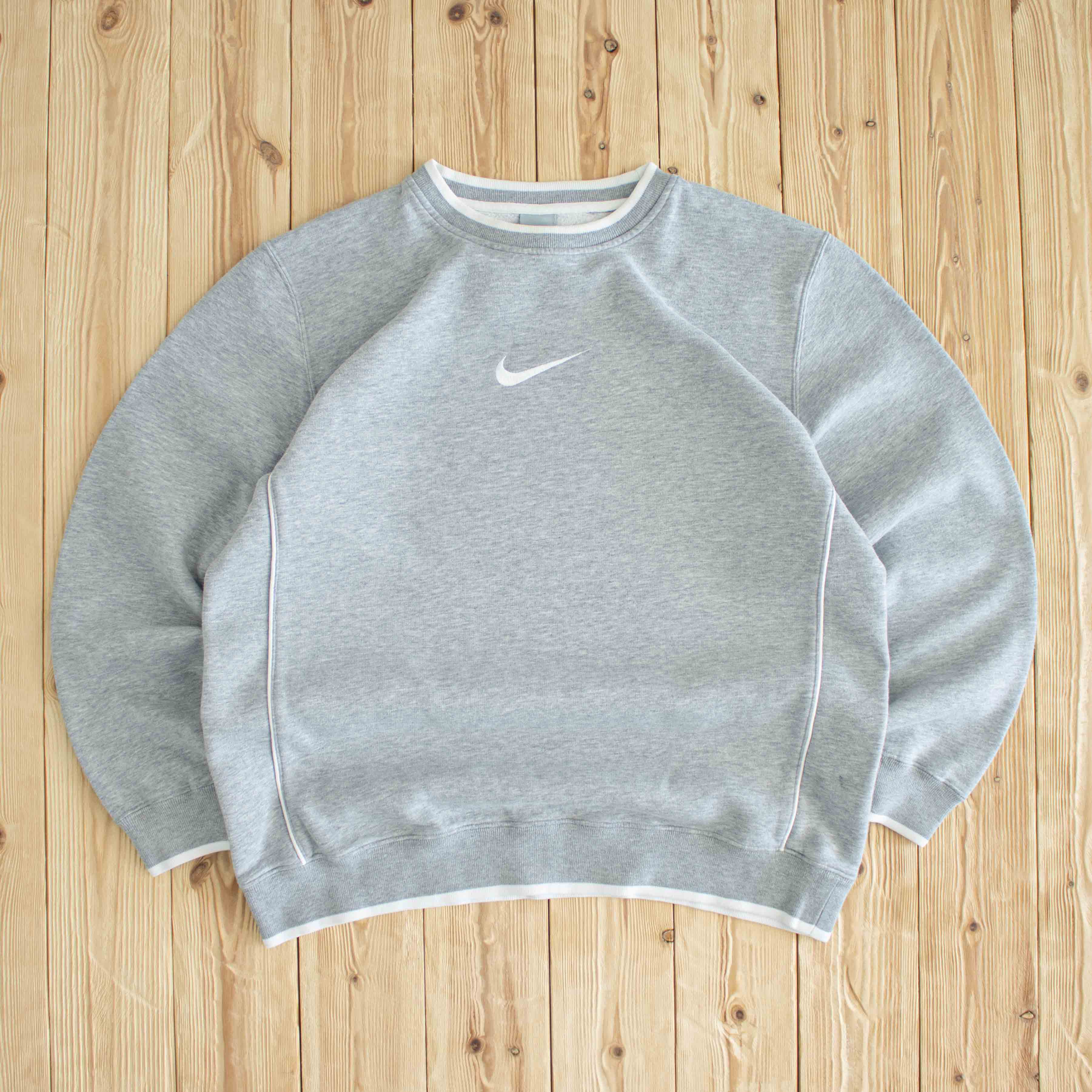 (L) Nike Swoosh Vintage Embroidered Sweatshirt Gray