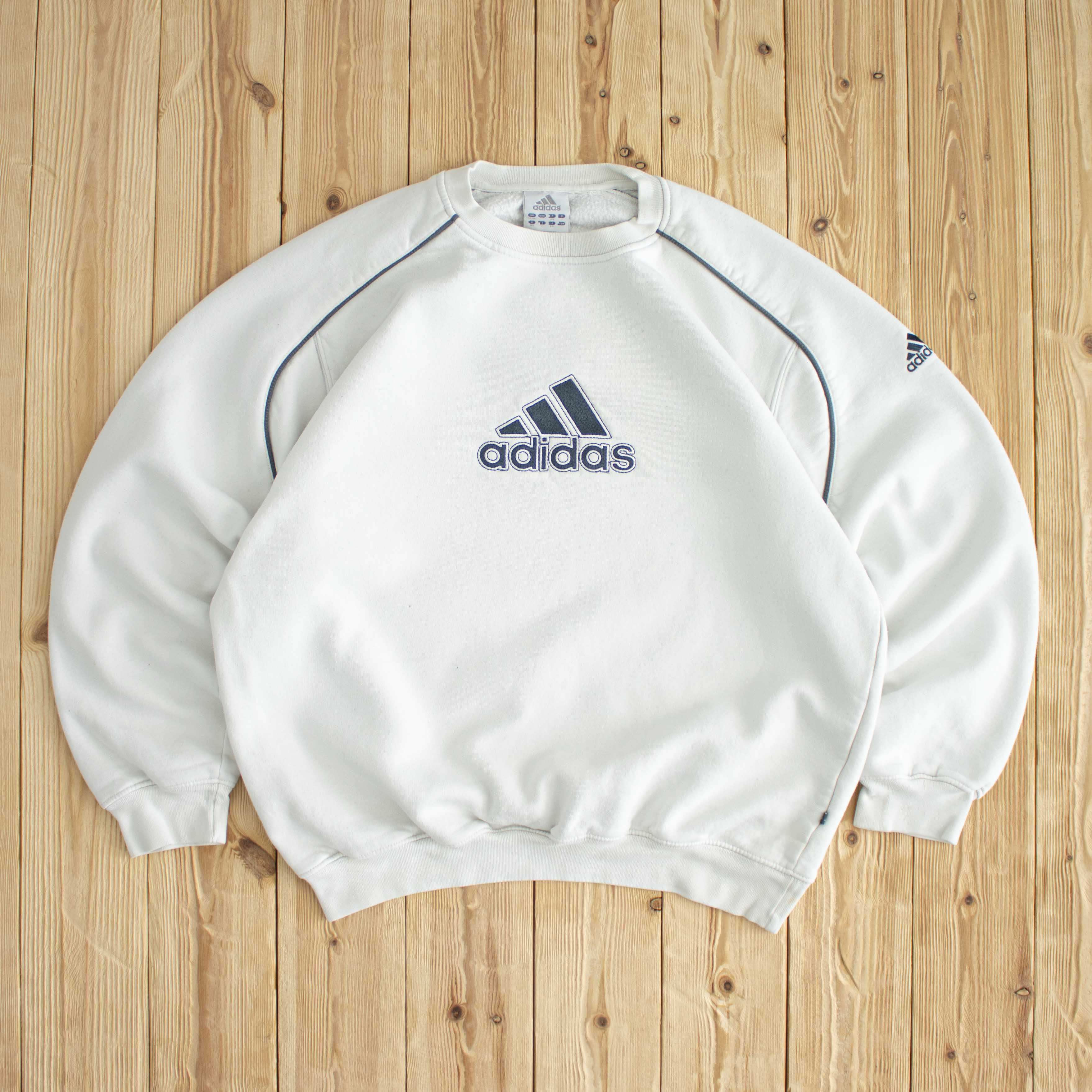 (L) Adidas Logo Vintage Embroidered Sweatshirt White