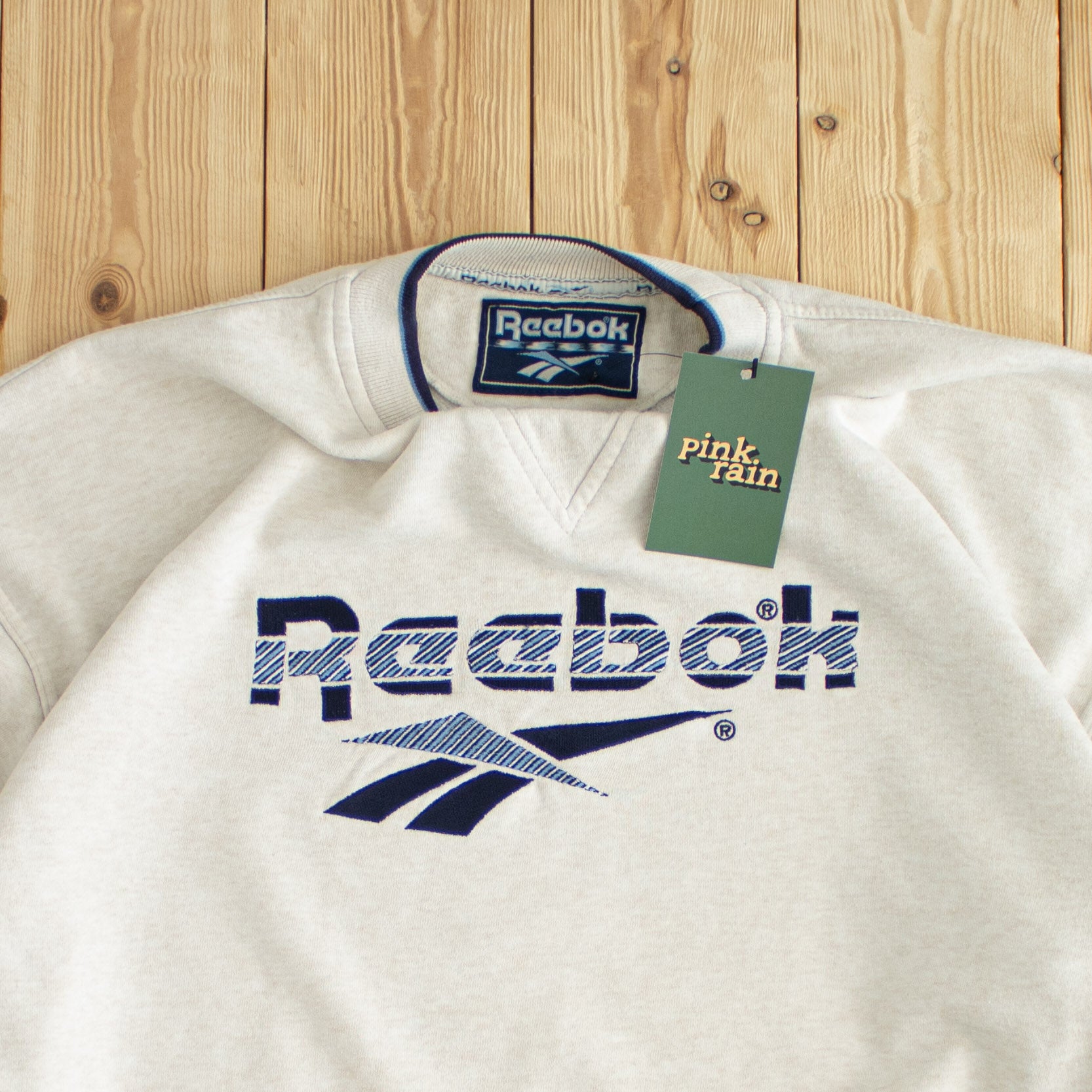 (M) Reebok Spell Out Vintage Embroidered Sweatshirt Beige
