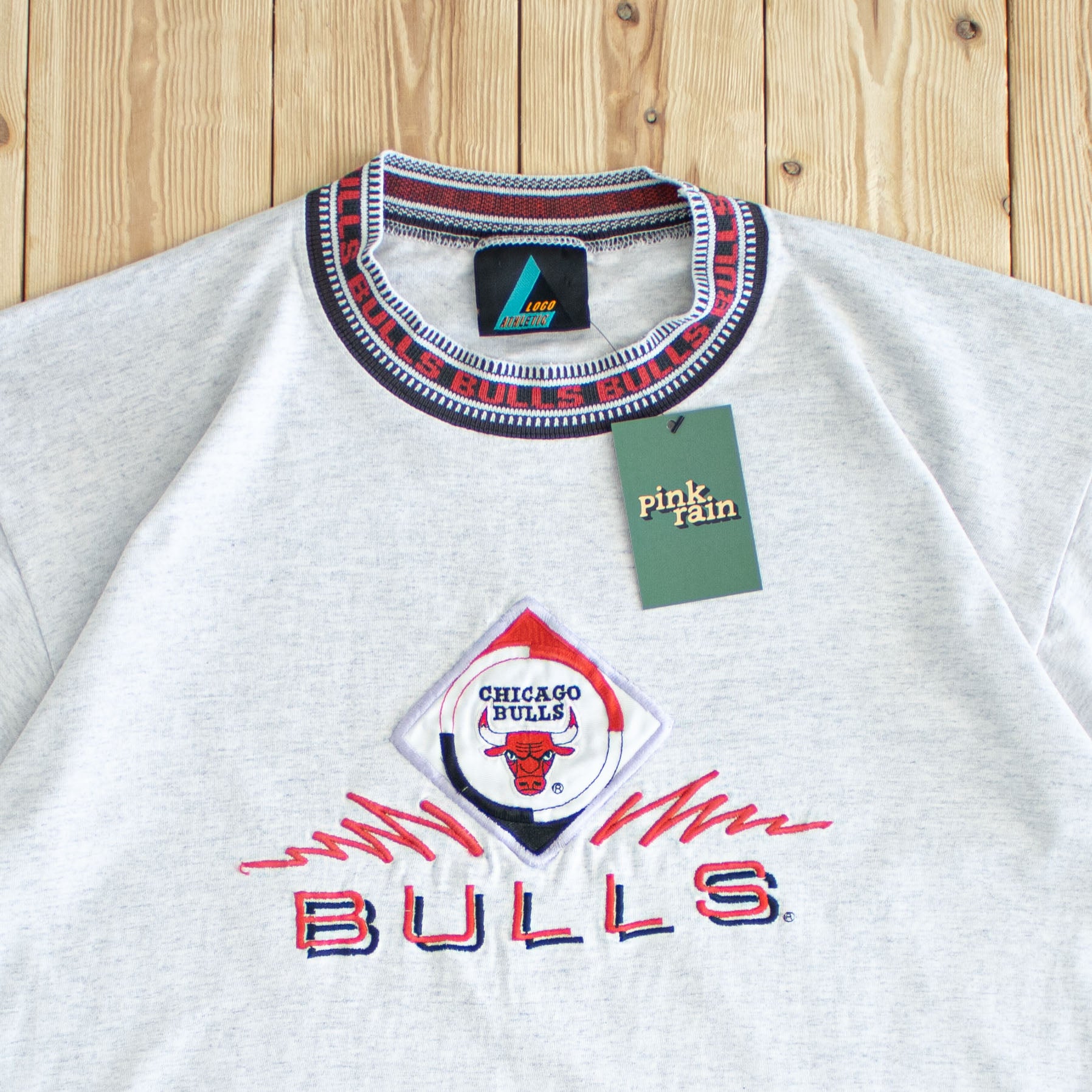 (L) Chicago Bulls Logo Athletic Vintage Embroidered T-Shirt Gray