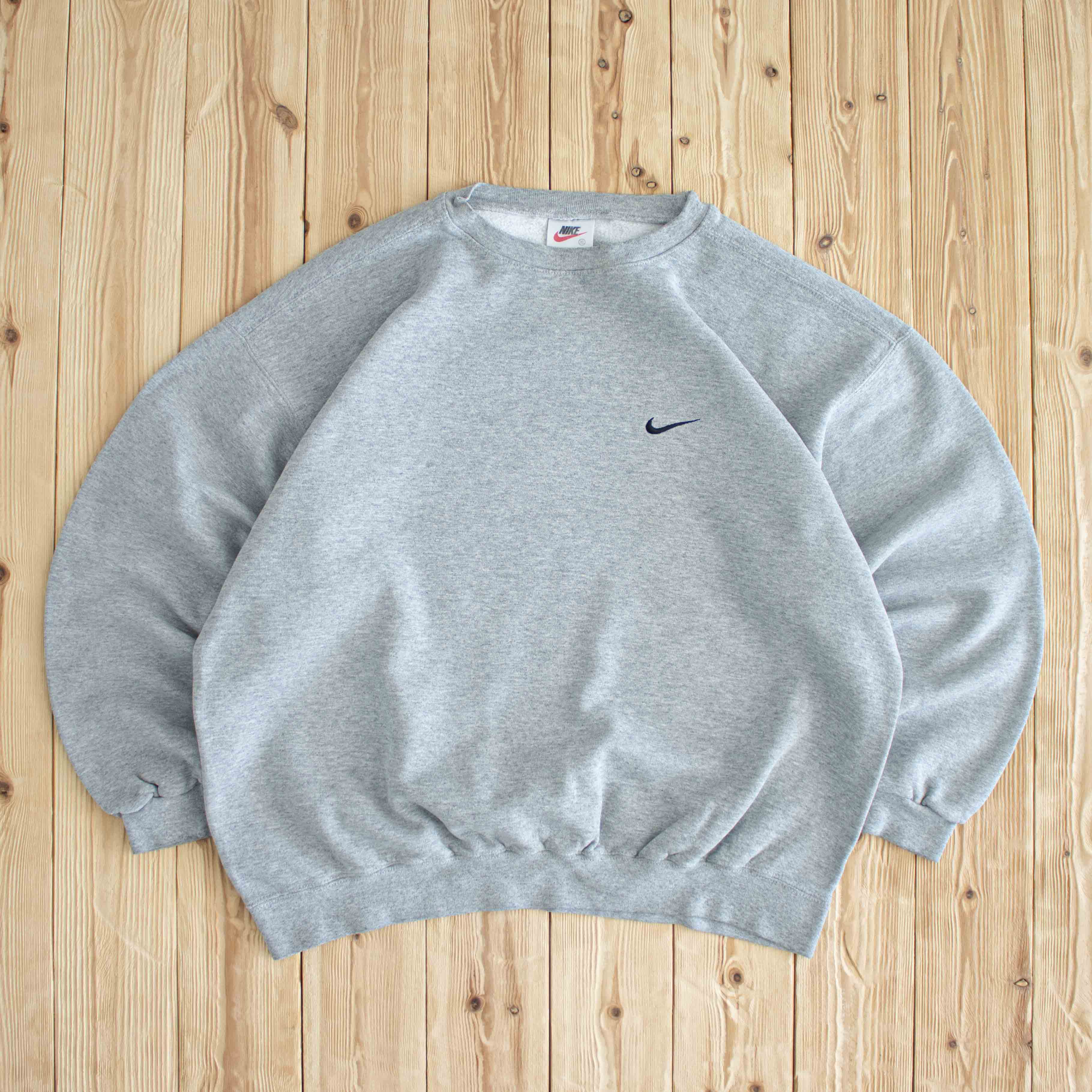 (L) 90s Nike Essential Vintage Embroidered Sweatshirt Gray