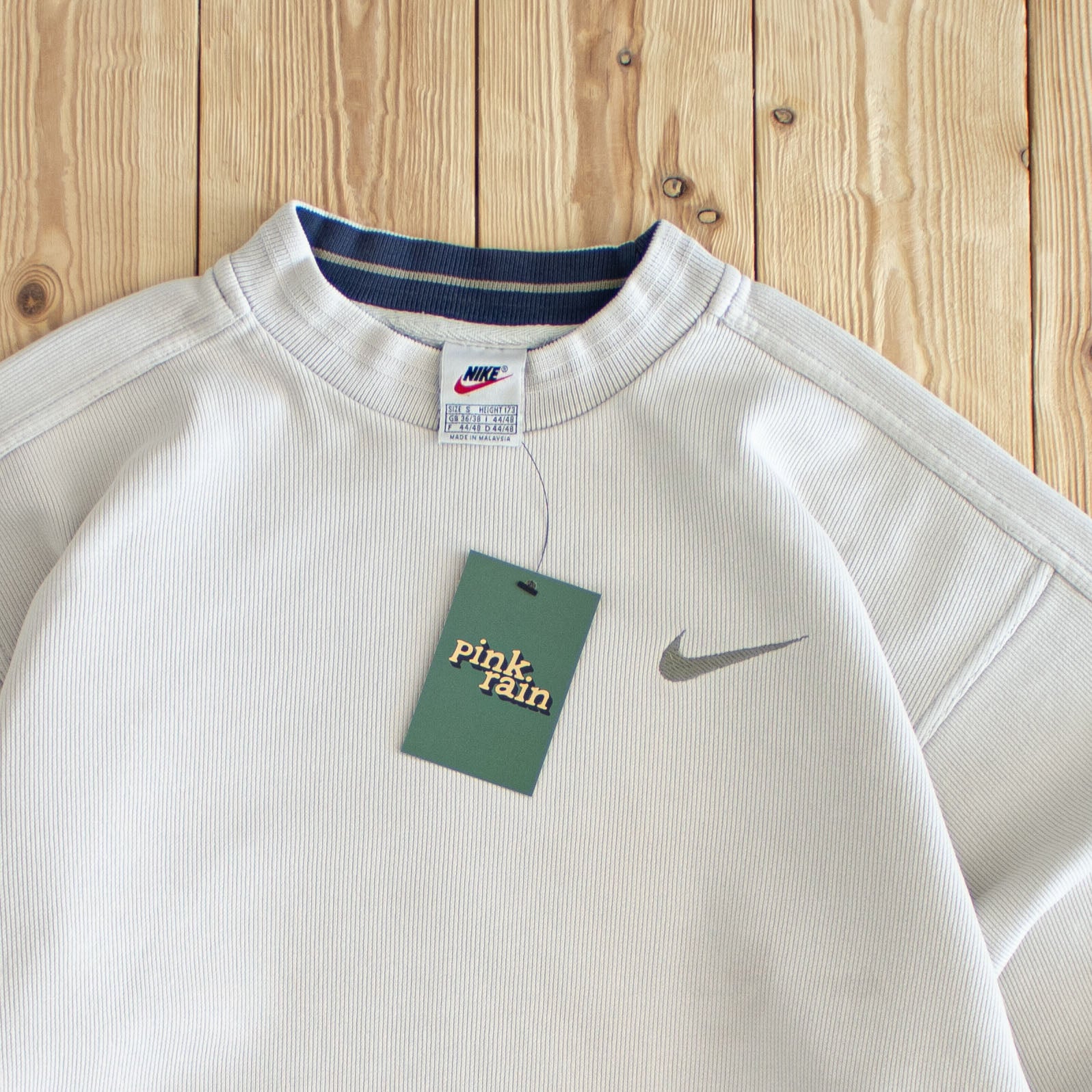 (S) Nike Essential Vintage Embroidered Sweatshirt Beige