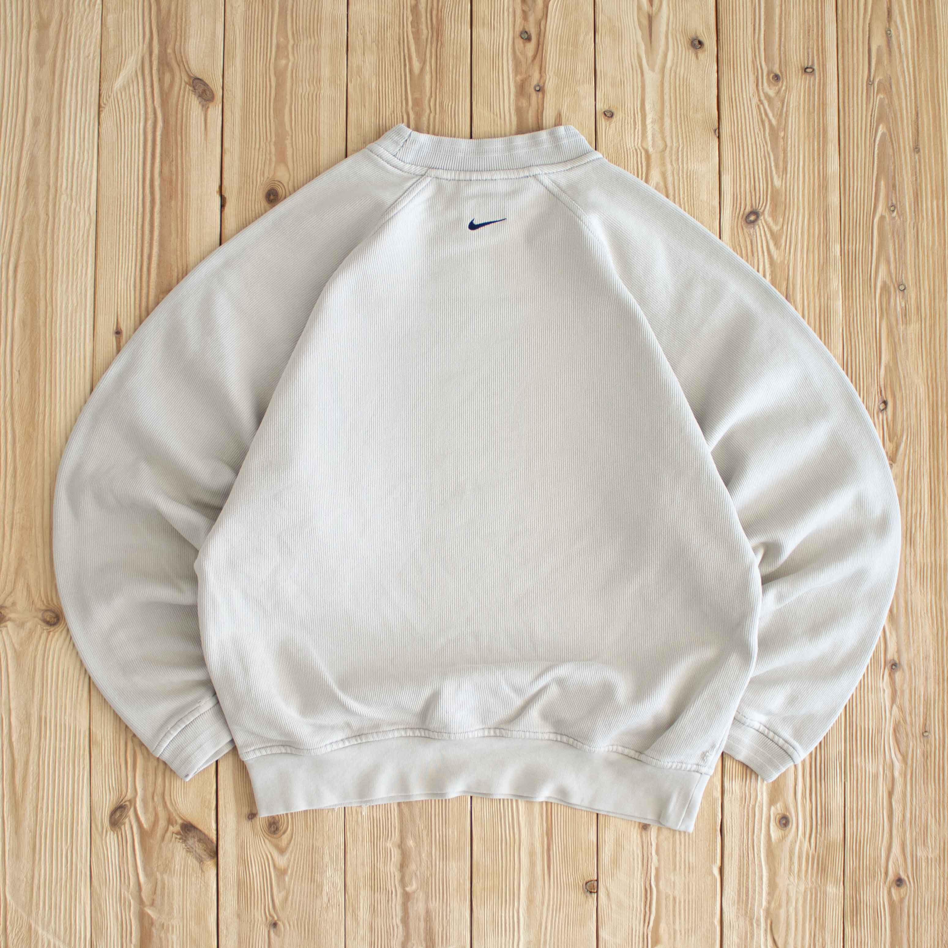 (S) Nike Essential Vintage Embroidered Sweatshirt Beige