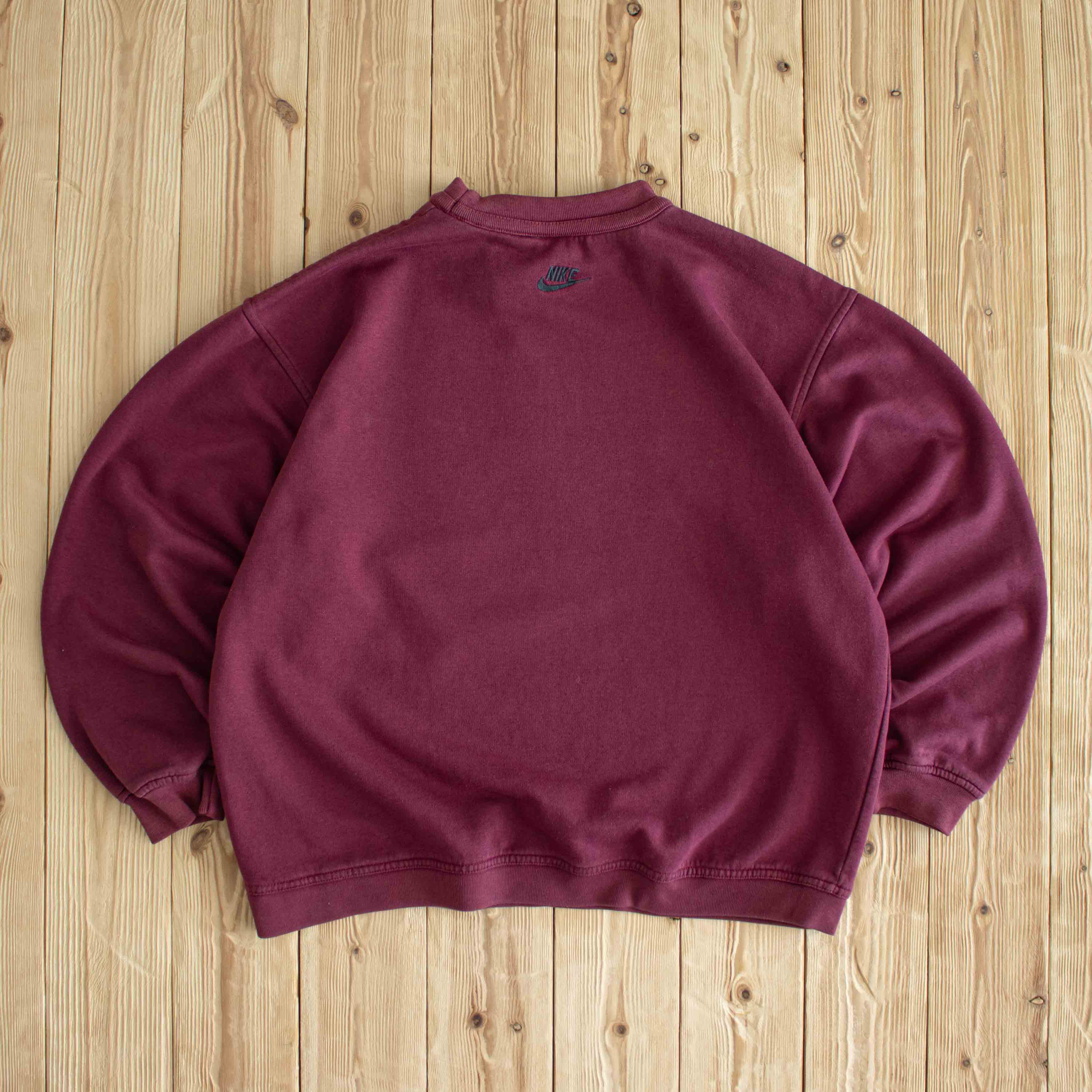 (M) Nike Swoosh Vintage Embroidered Sweatshirt Red