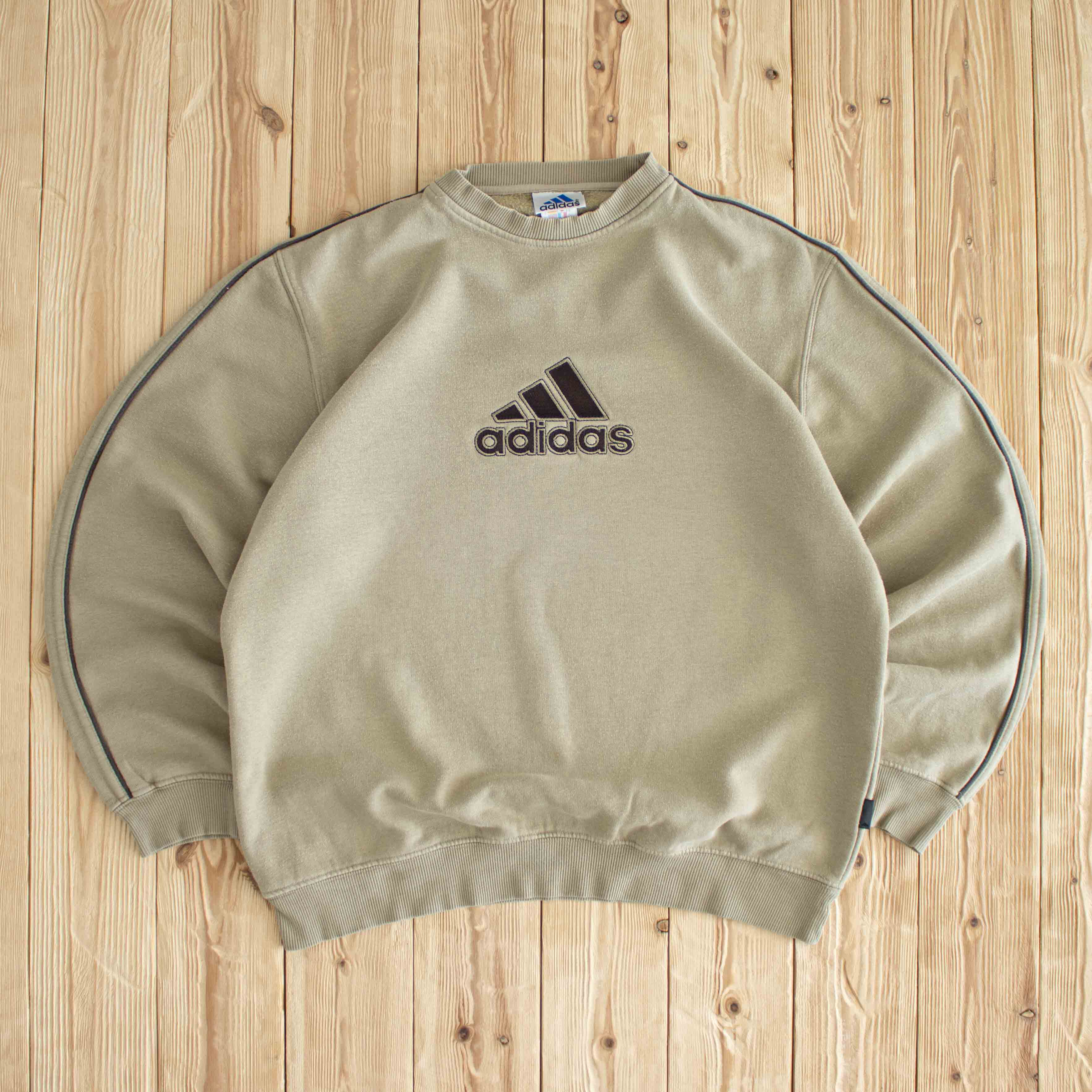 (L) Adidas Logo Vintage Embroidered Sweatshirt Beige
