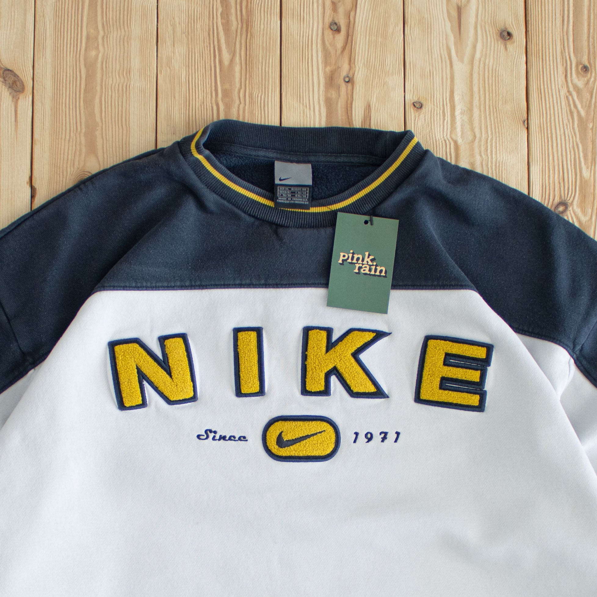 (L) Nike Spell Out Vintage Fluffy Embroidered Sweatshirt White