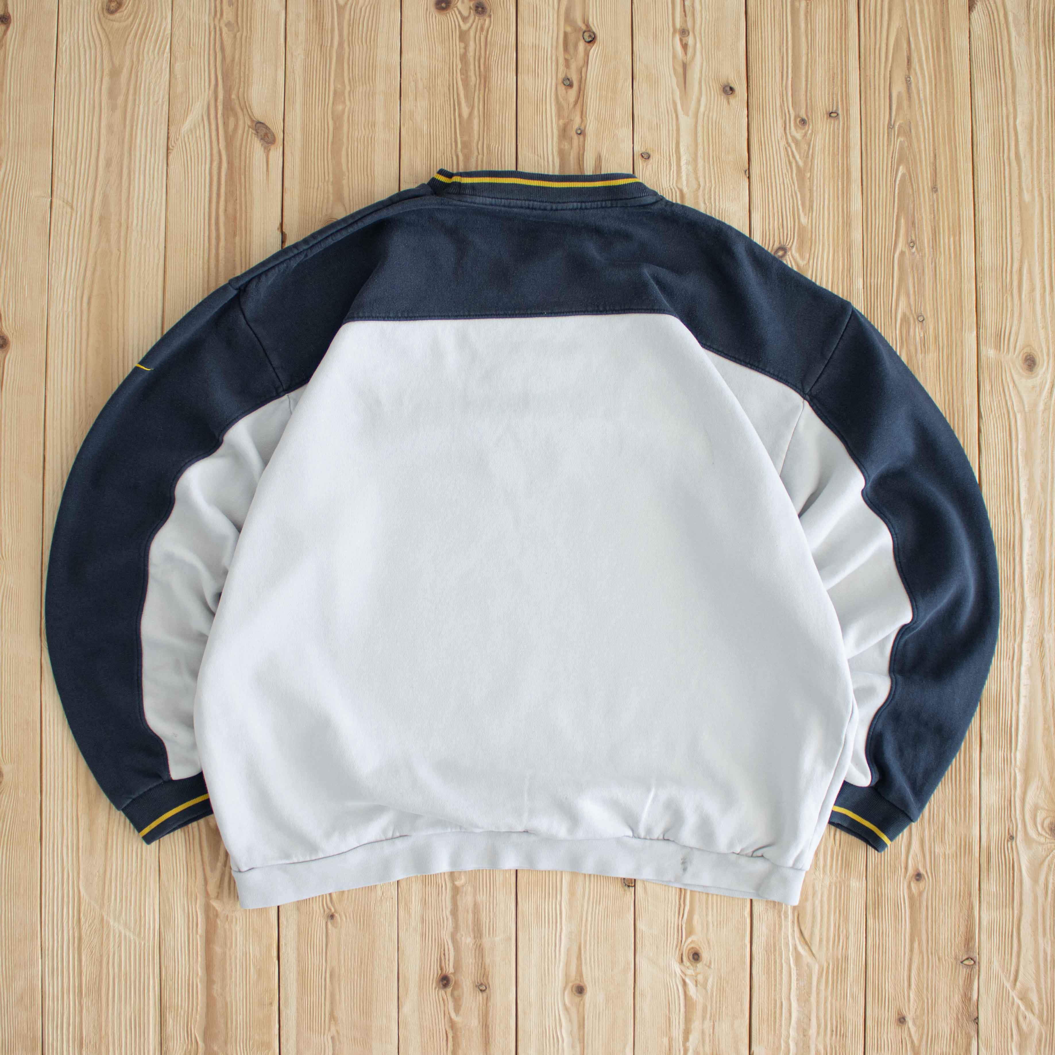 (L) Nike Spell Out Vintage Fluffy Embroidered Sweatshirt White