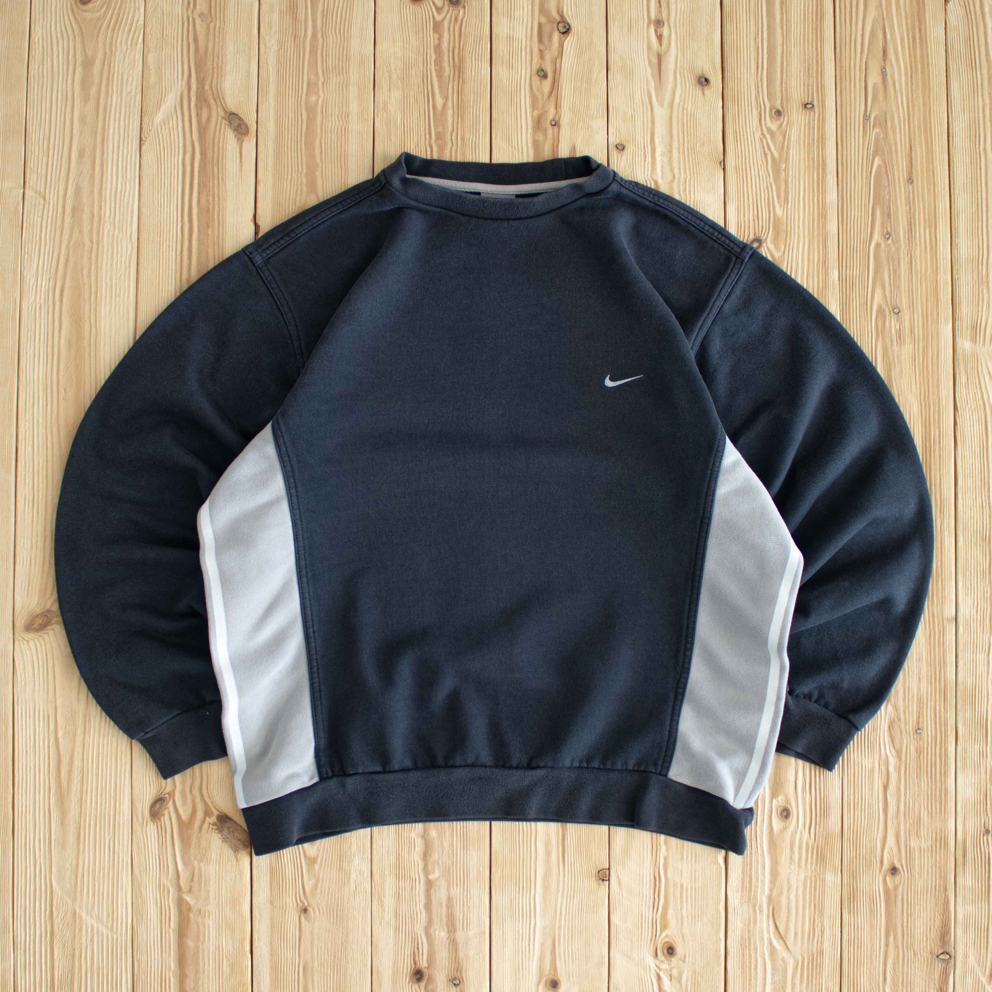 (M) Nike Vintage Essential Embroidered Sweatshirt Gray
