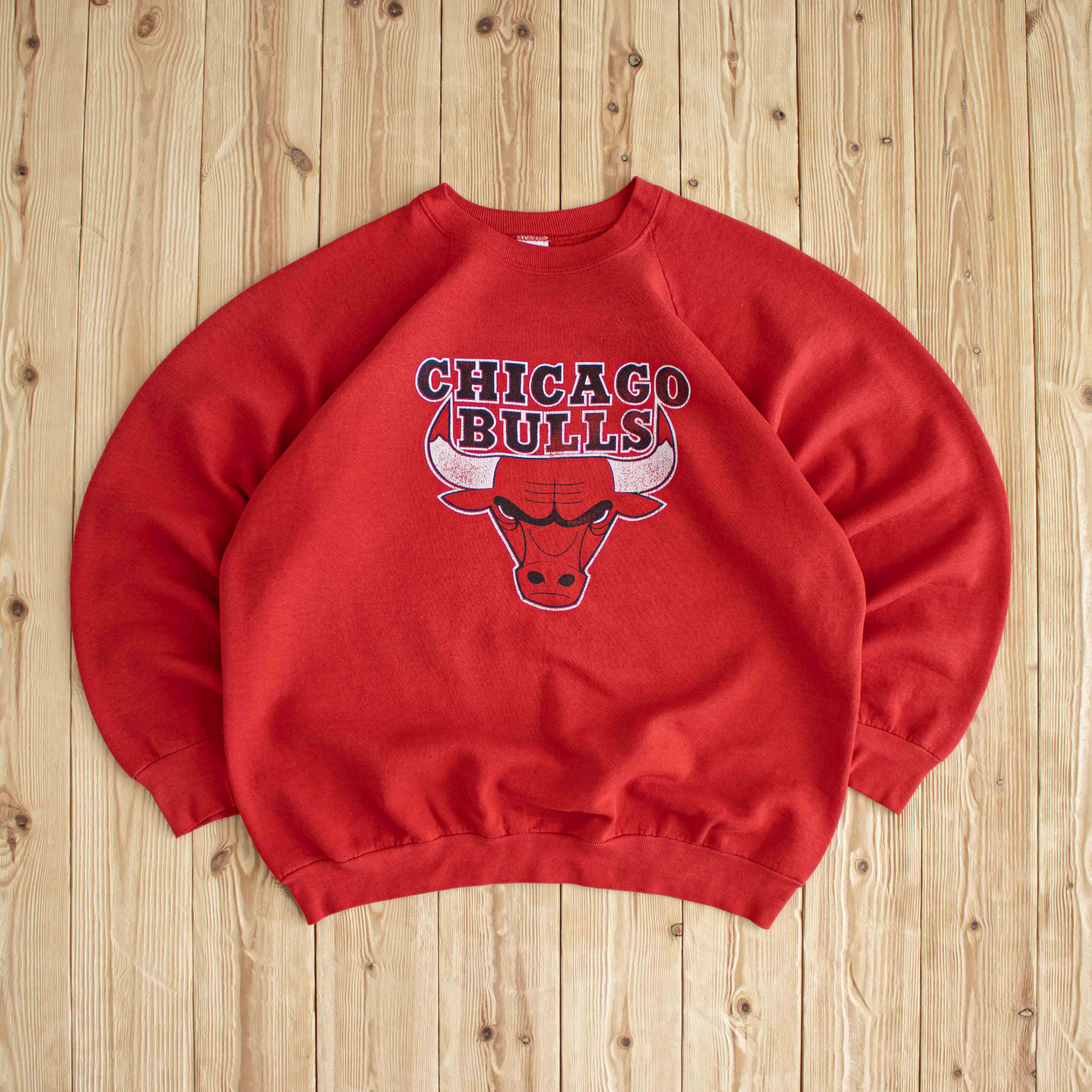 (M/L) Chicago Bulls Vintage Printed Sweatshirt Red
