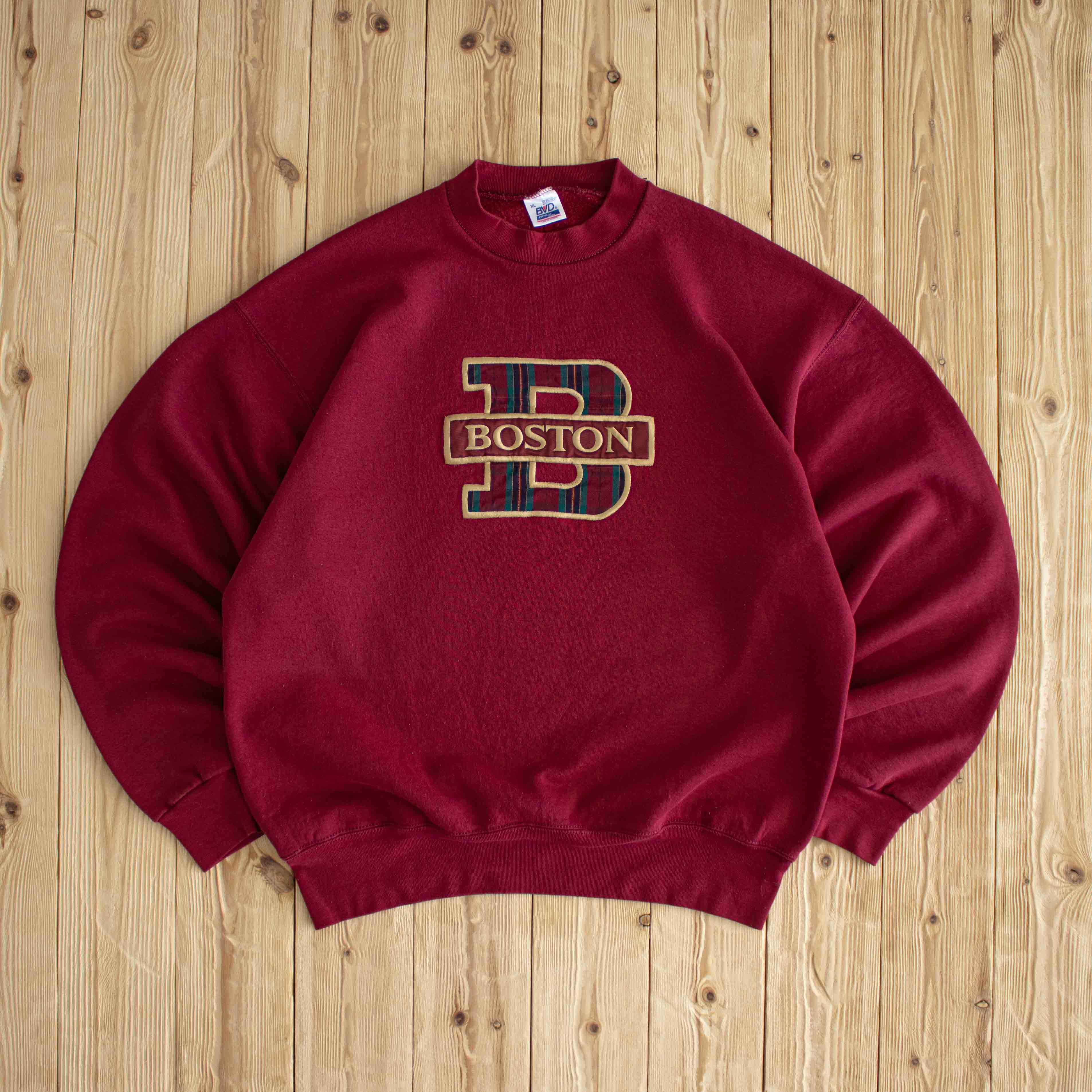 (L) Boston Vintage Embroidered Sweatshirt Red