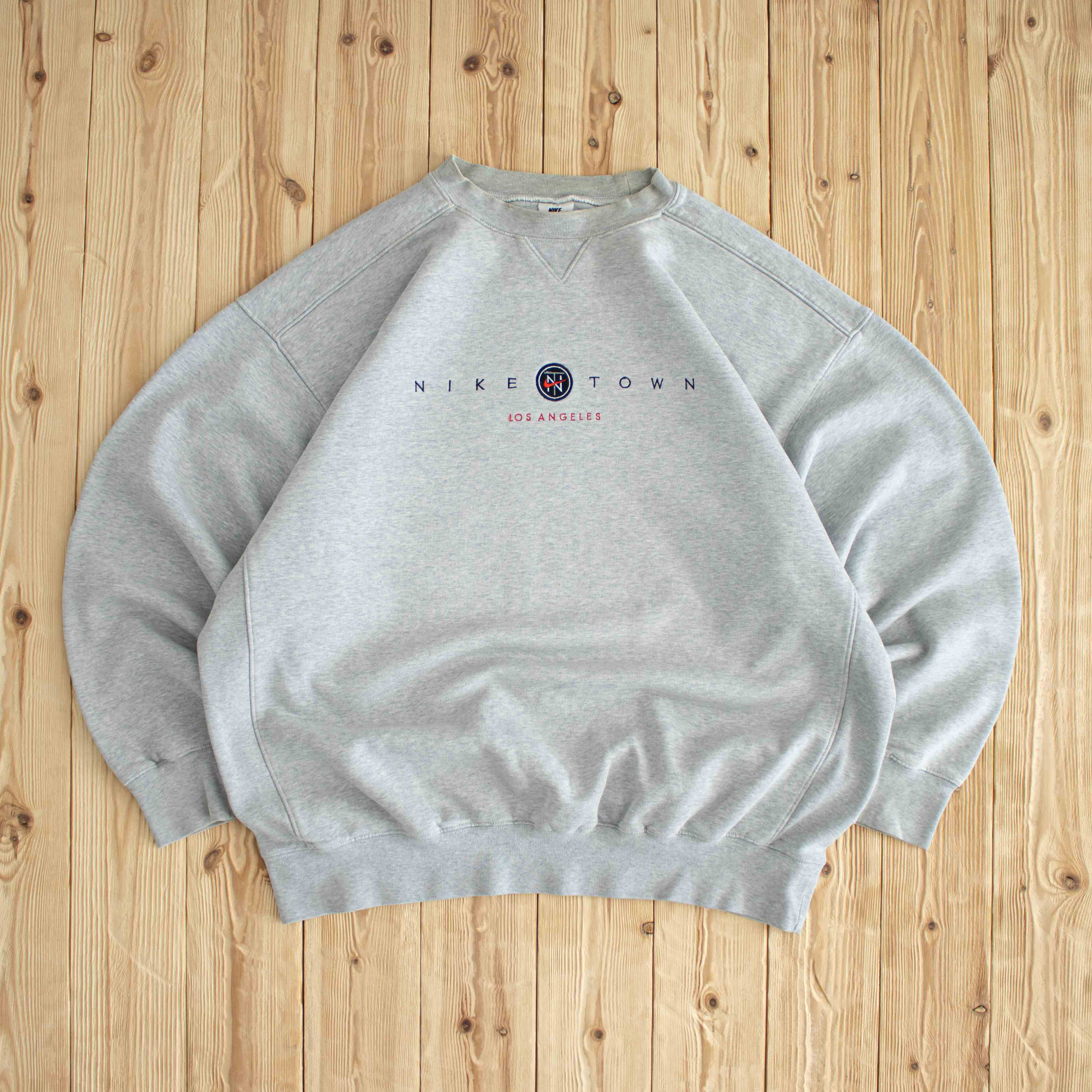 (XL) Nike Town Los Angeles Vintage Embroidered Sweatshirt Gray