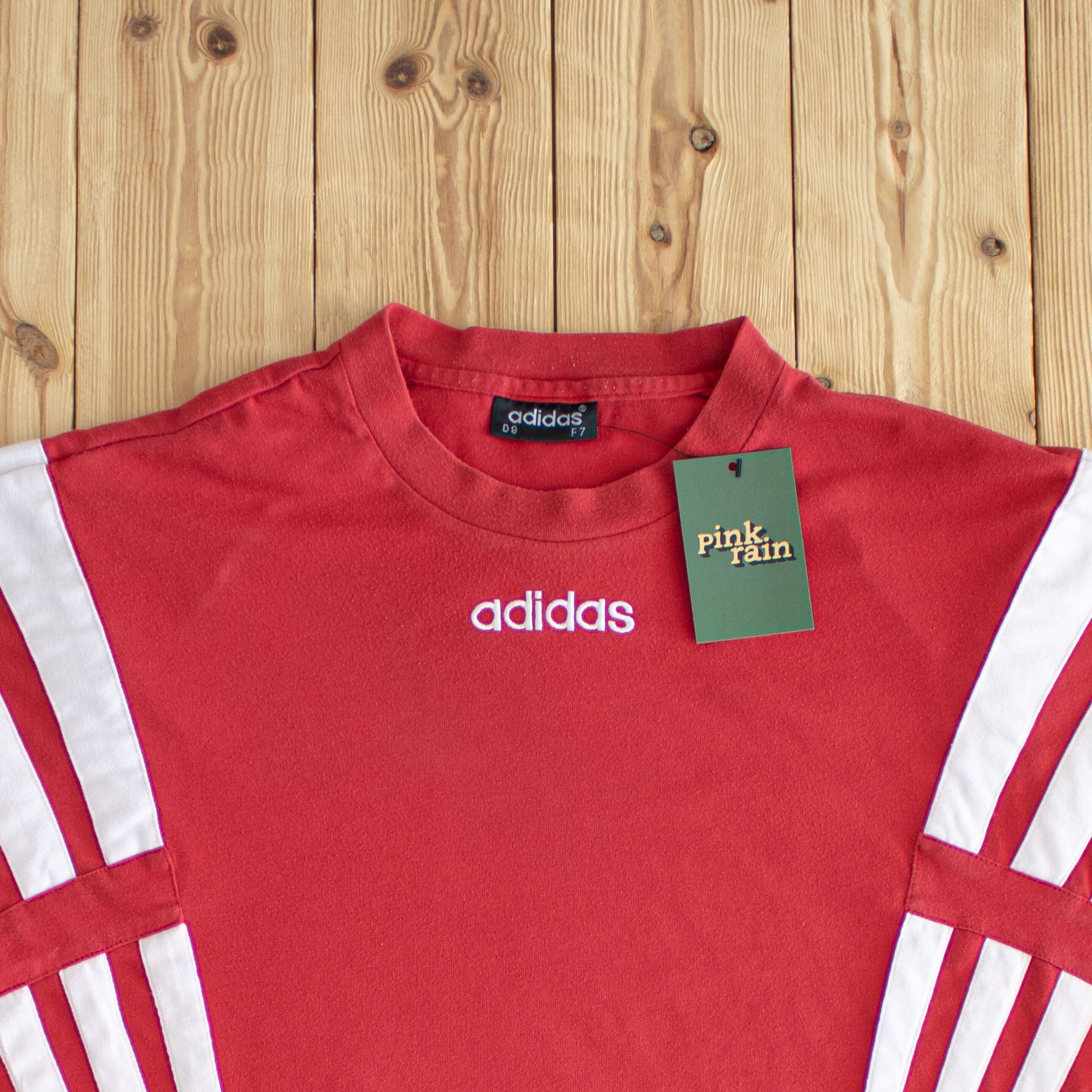 (L/XL) Adidas Vintage Side Stripe Embroidered T-Shirt Red
