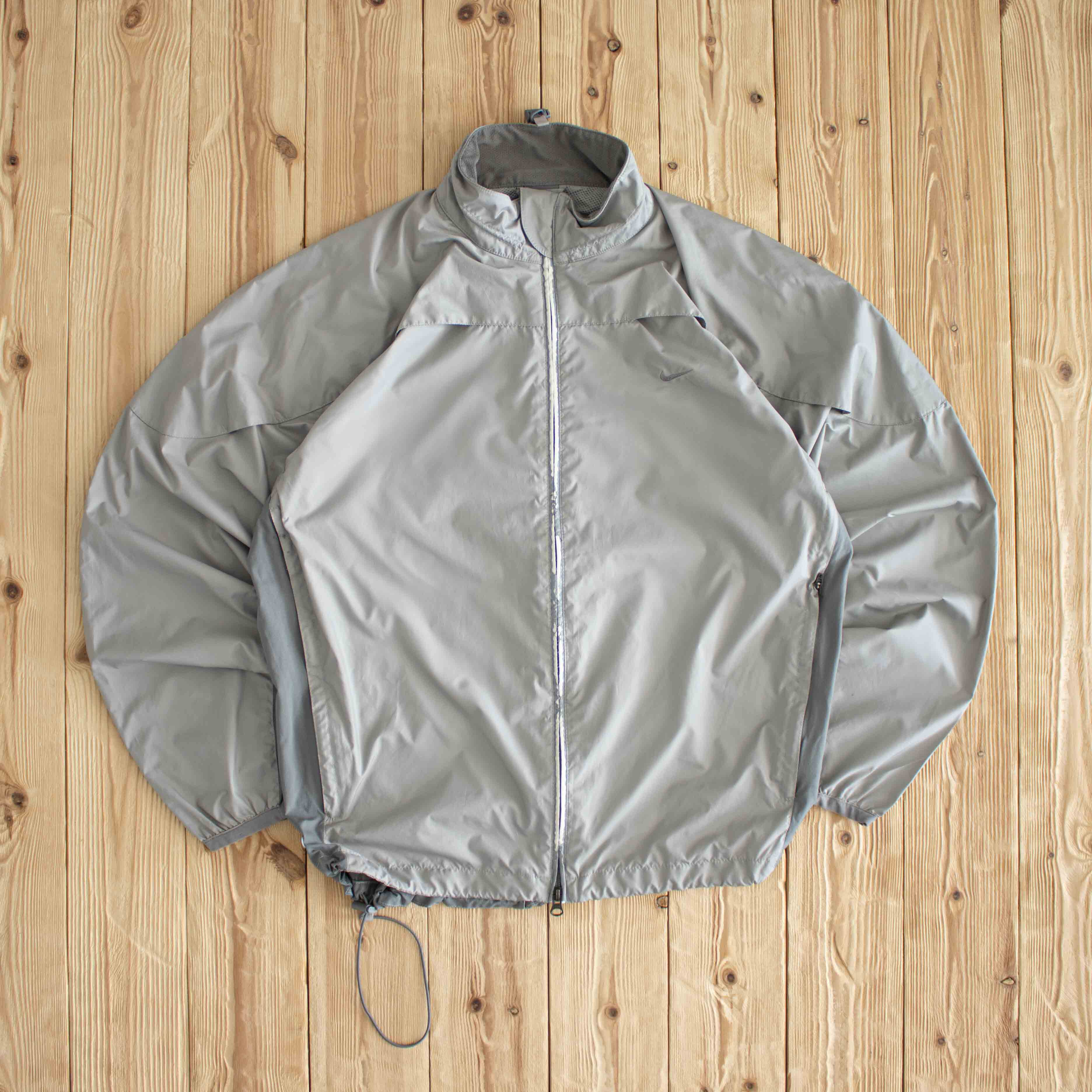 (M) Nike Vintage Essential Embroidered Light Jacket Gray