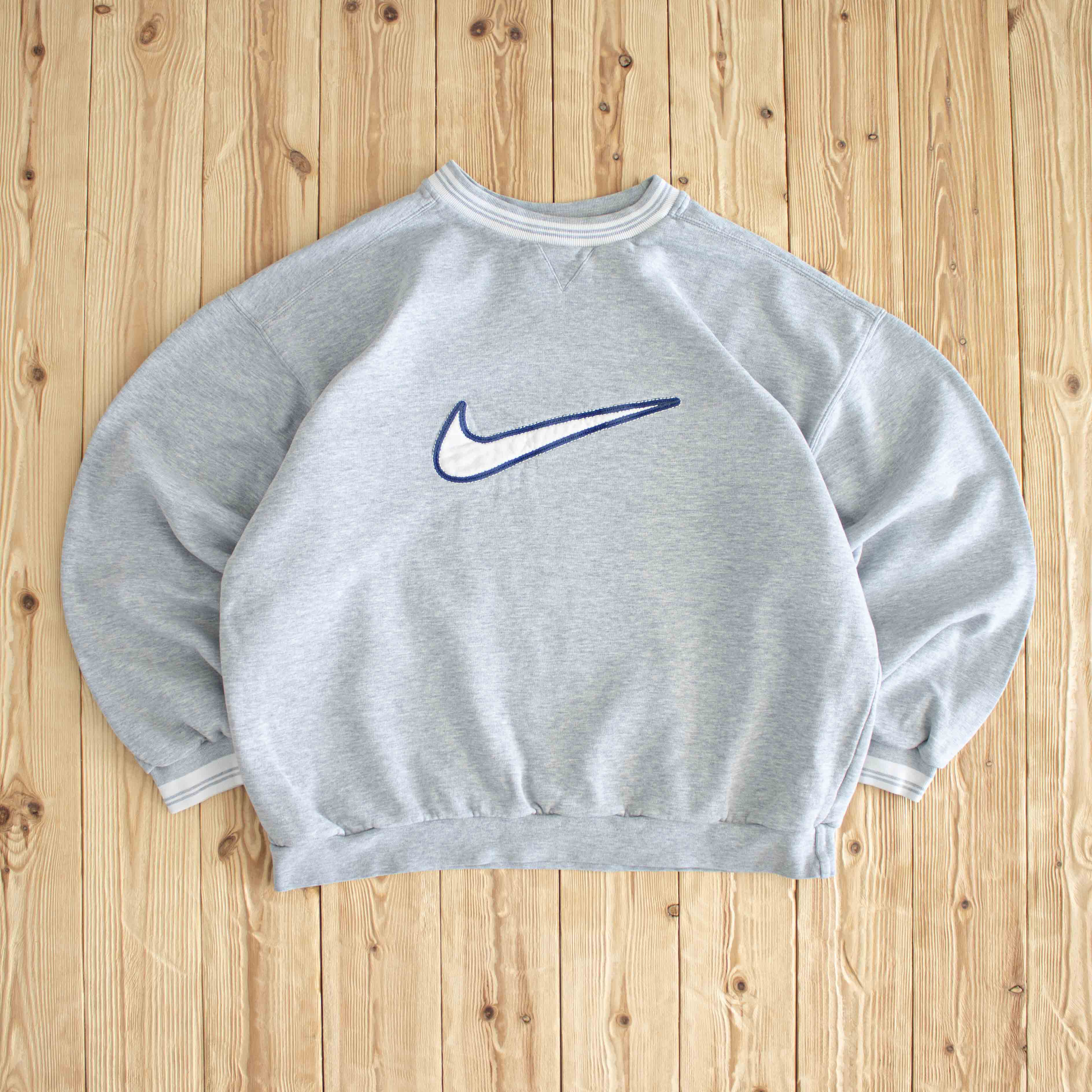 (L) Nike Swoosh Vintage Embroidered Sweatshirt Gray