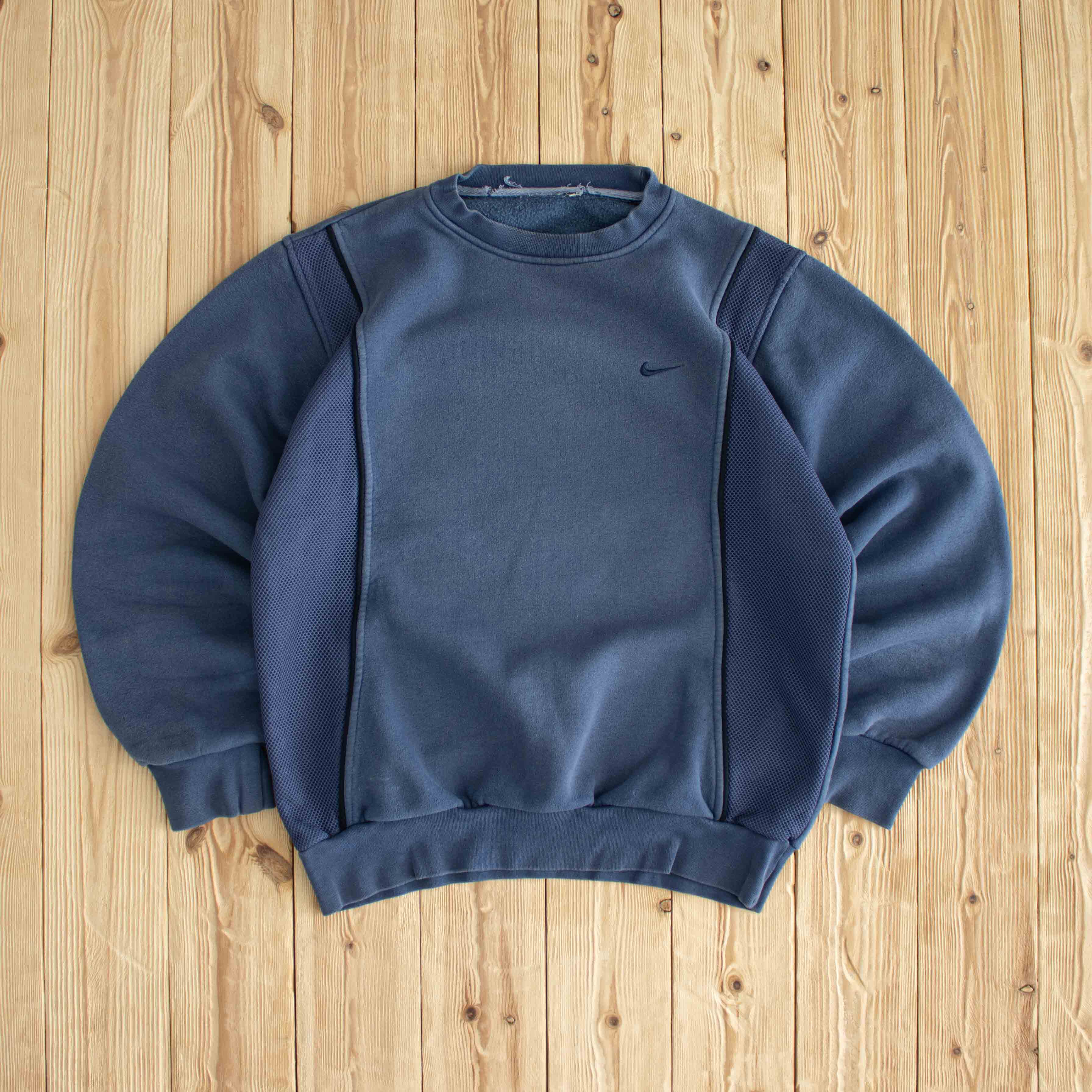 (M) Nike Swoosh Vintage Essential Embroidered Sweatshirt Blue