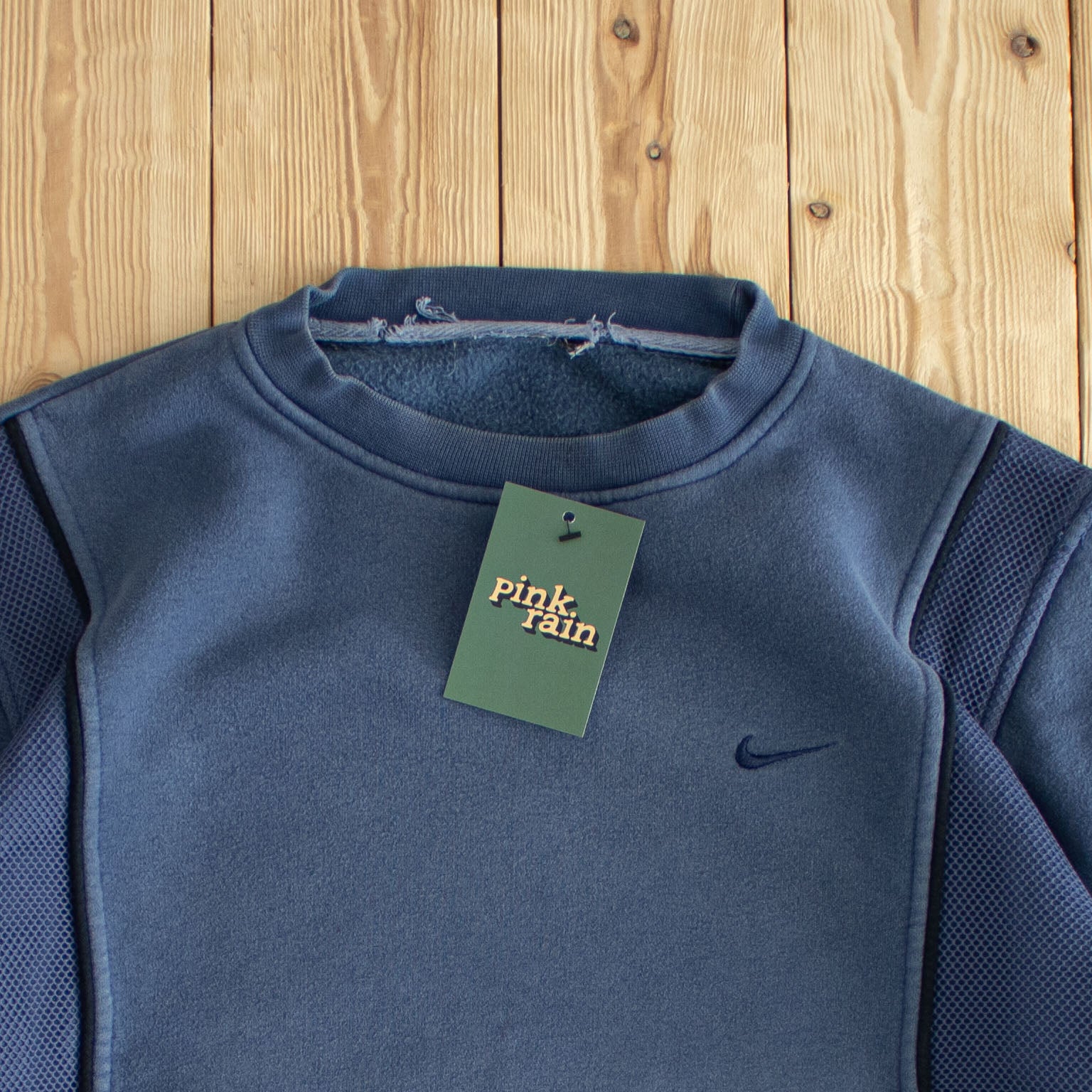 (M) Nike Swoosh Vintage Essential Embroidered Sweatshirt Blue