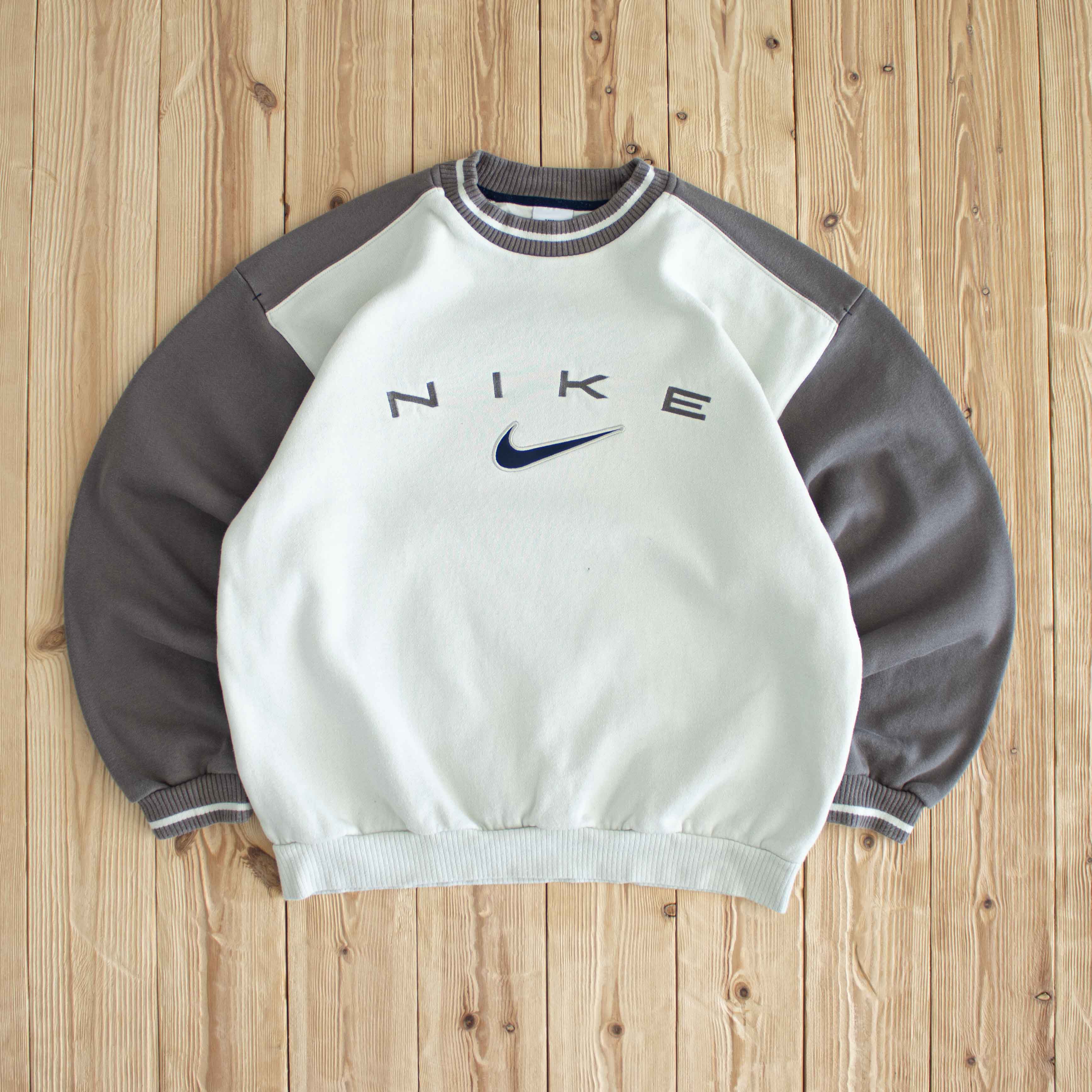 (M) Nike Spell Out Vintage Embroidered Sweatshirt Beige