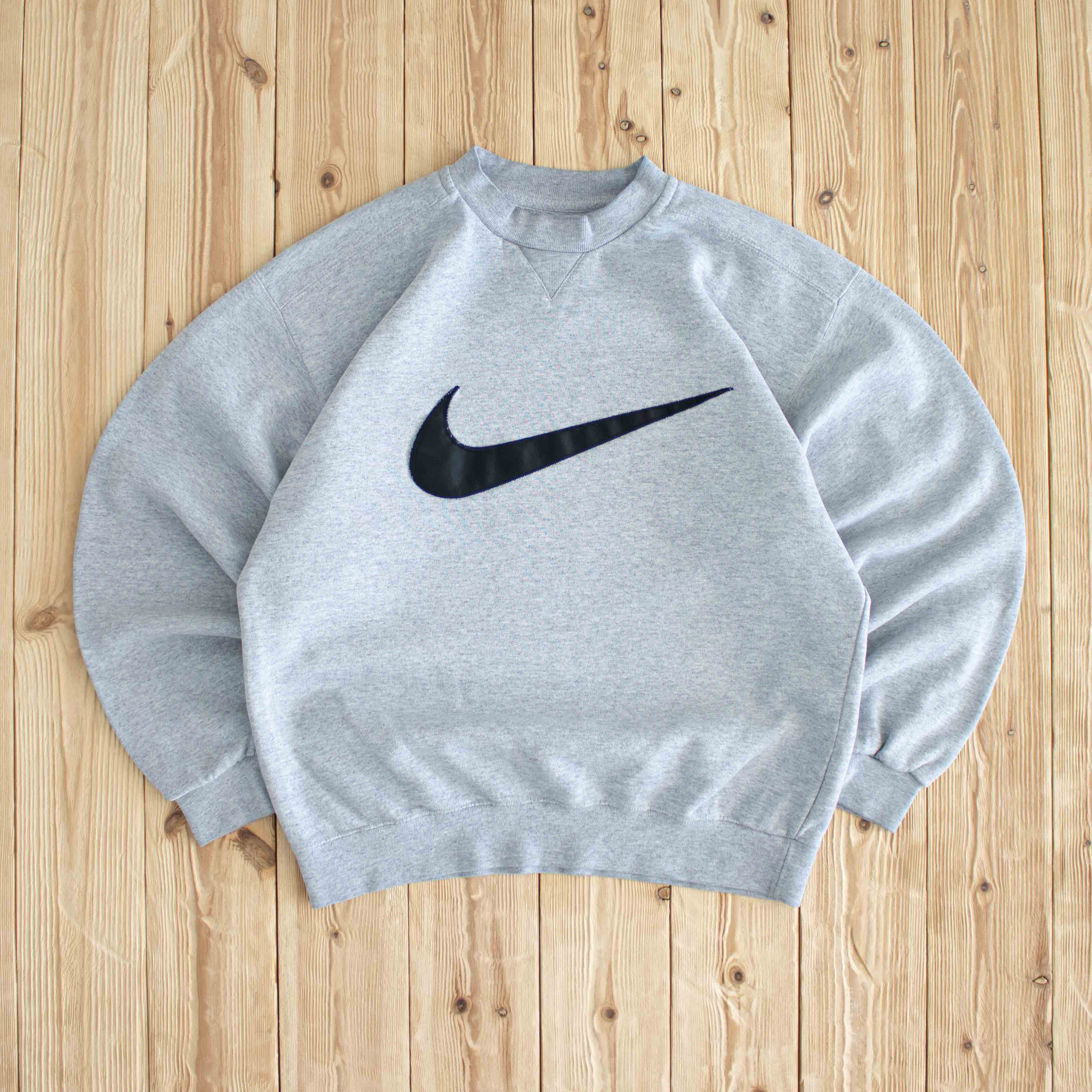 (M) Nike Swoosh Vintage Embroidered Sweatshirt Gray