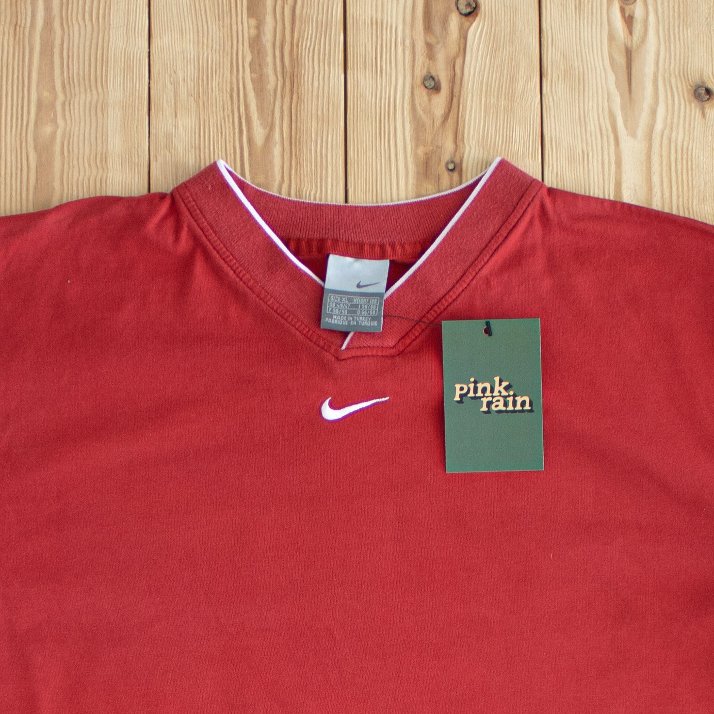 (L) Nike Center Swoosh Vintage Embroidered T-Shirt Red