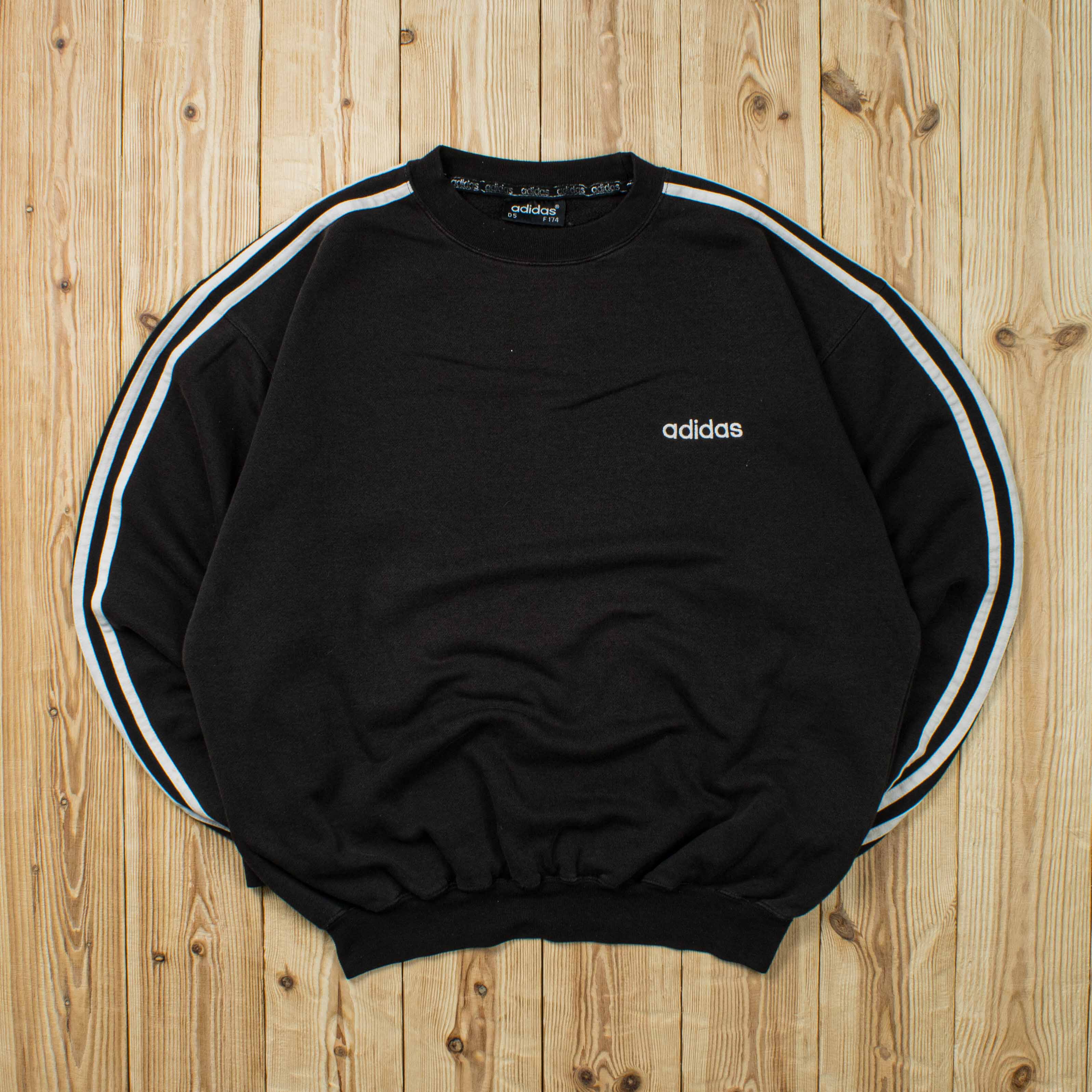 (M) Vintage Adidas Essential Embroidered Sweatshirt