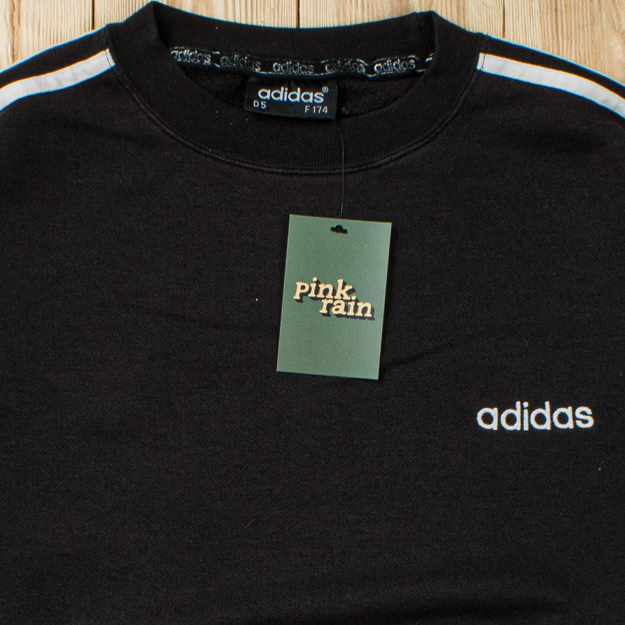 (M) Vintage Adidas Essential Embroidered Sweatshirt