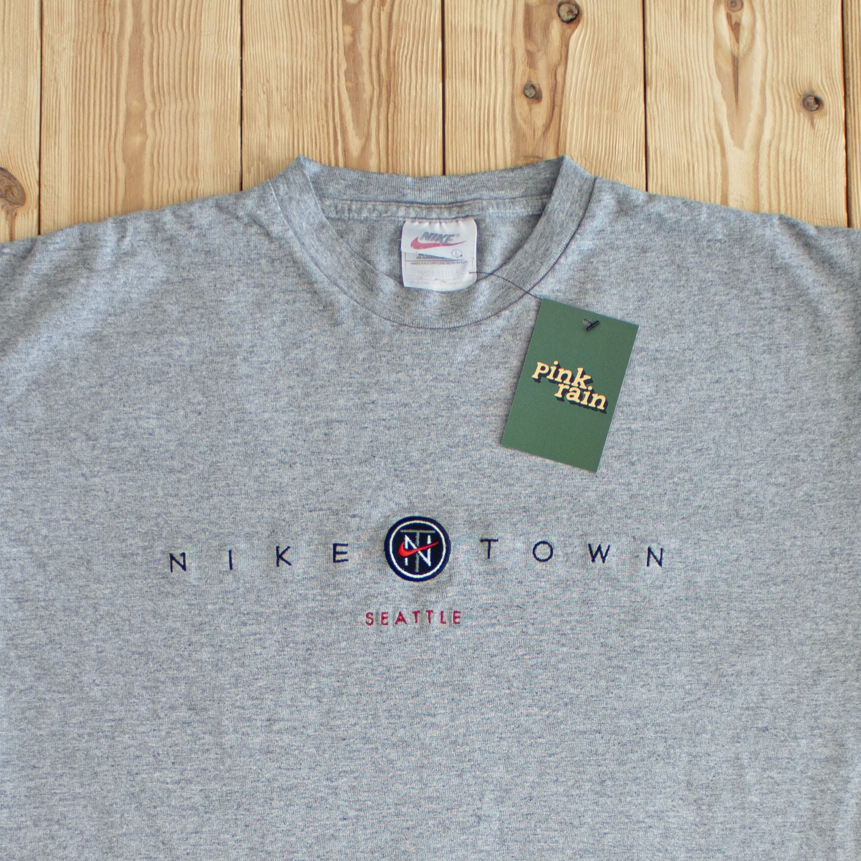 (M/L) Nike Town Seattle Vintage Embroidered T-Shirt Gray