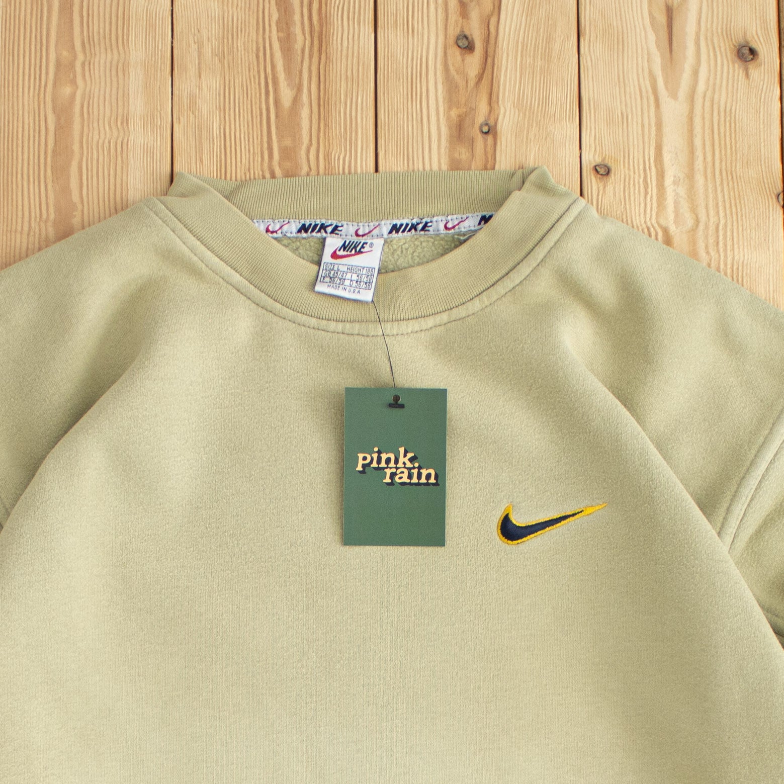 (M/L) Nike Swoosh Vintage Embroidered Sweatshirt Beige