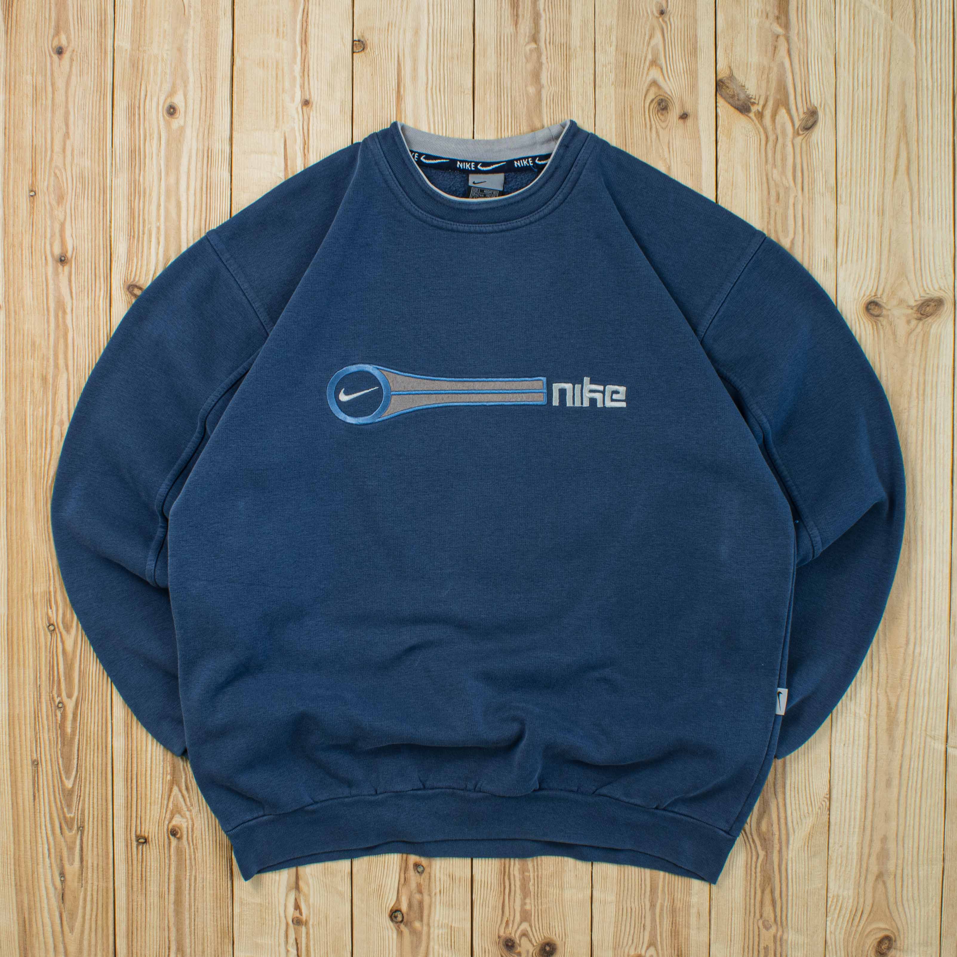 (M) Vintage Nike Spell Out Embroidered Sweatshirt