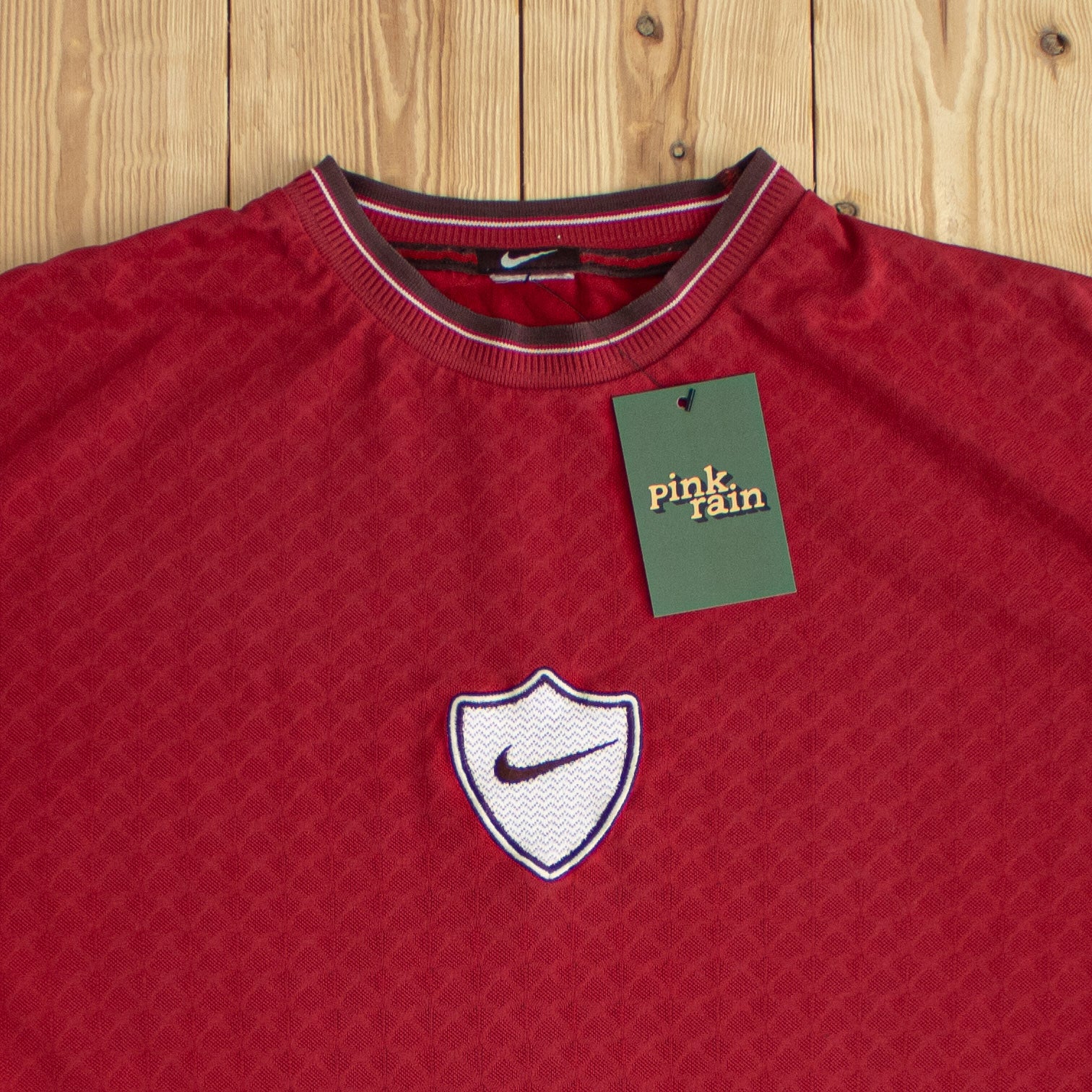 (L) Nike Swoosh Vintage Embroidered T-Shirt Red