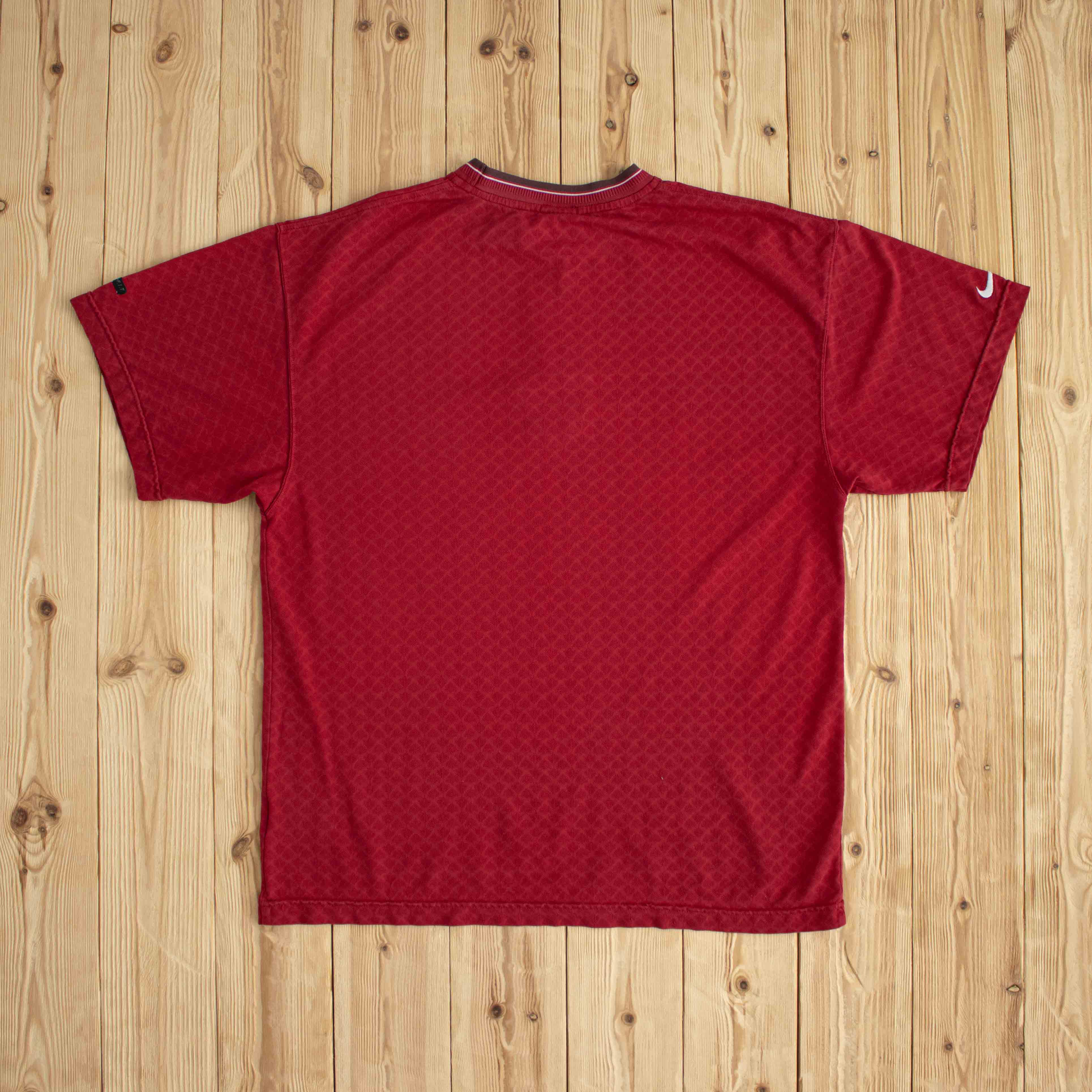 (L) Nike Swoosh Vintage Embroidered T-Shirt Red
