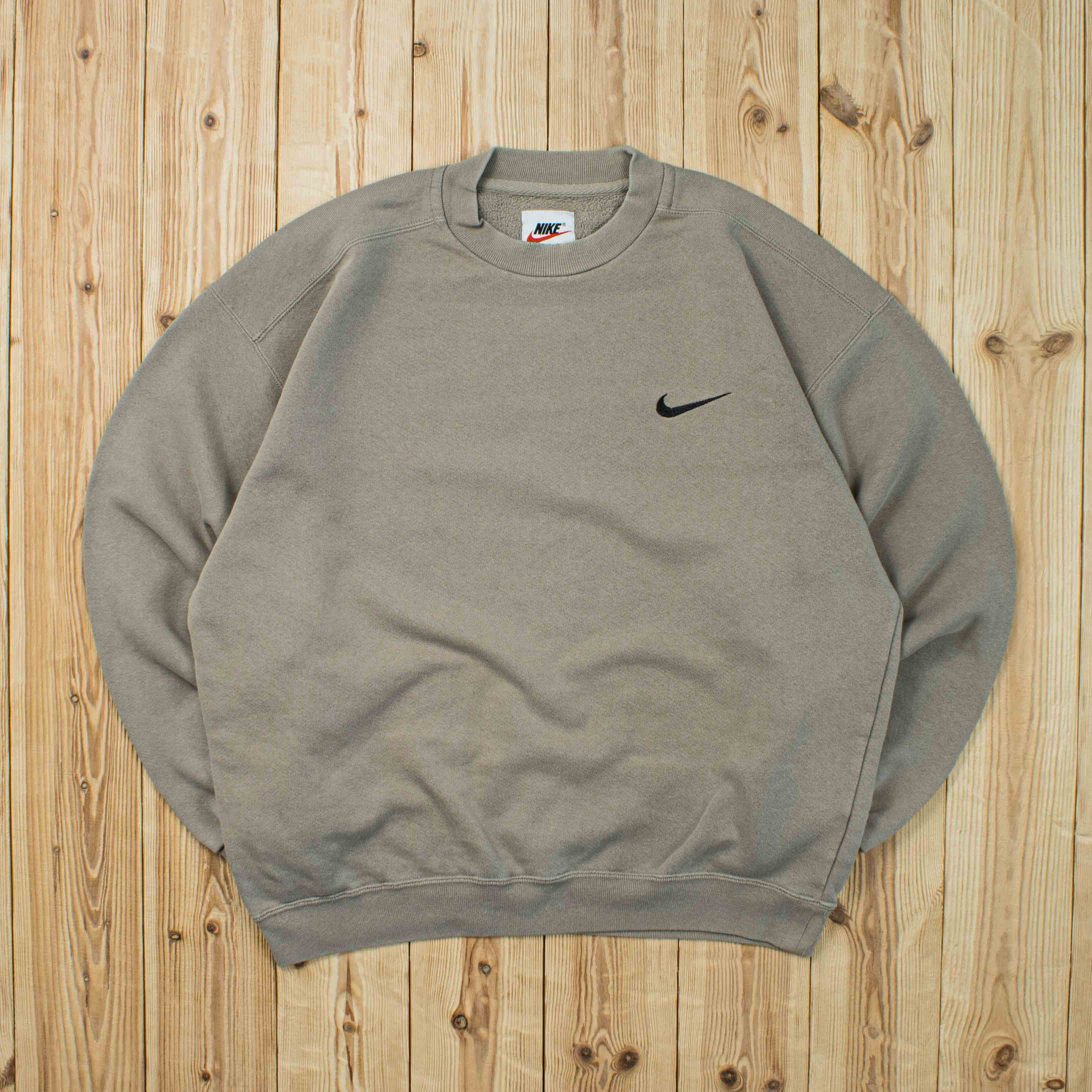 (M) Vintage Nike Essential Embroidered Sweatshirt