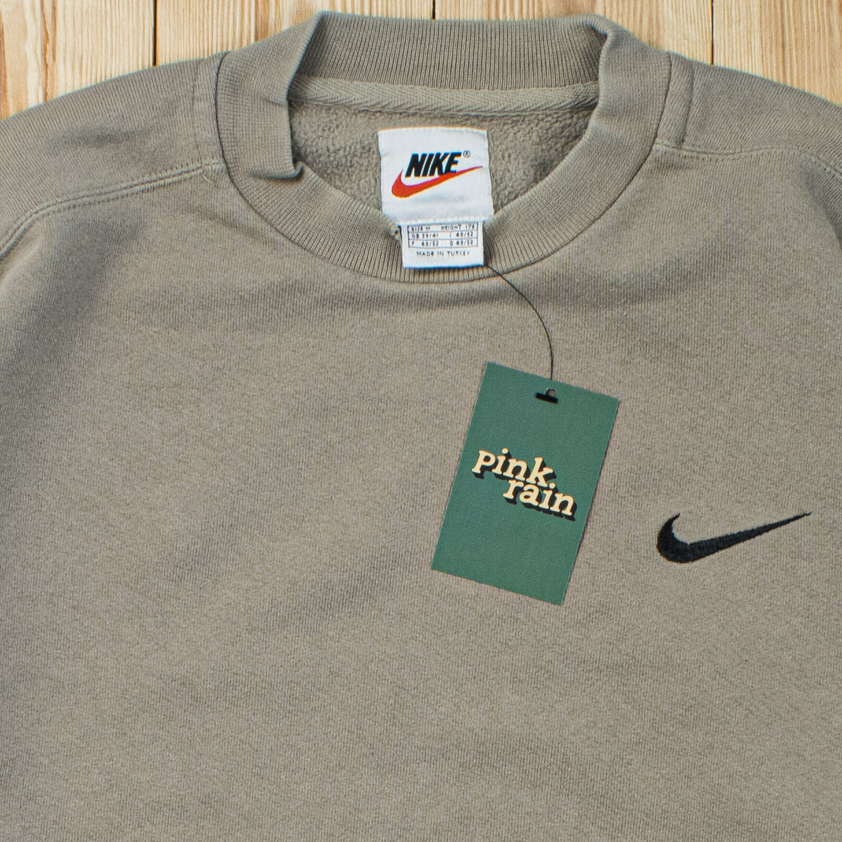 (M) Vintage Nike Essential Embroidered Sweatshirt