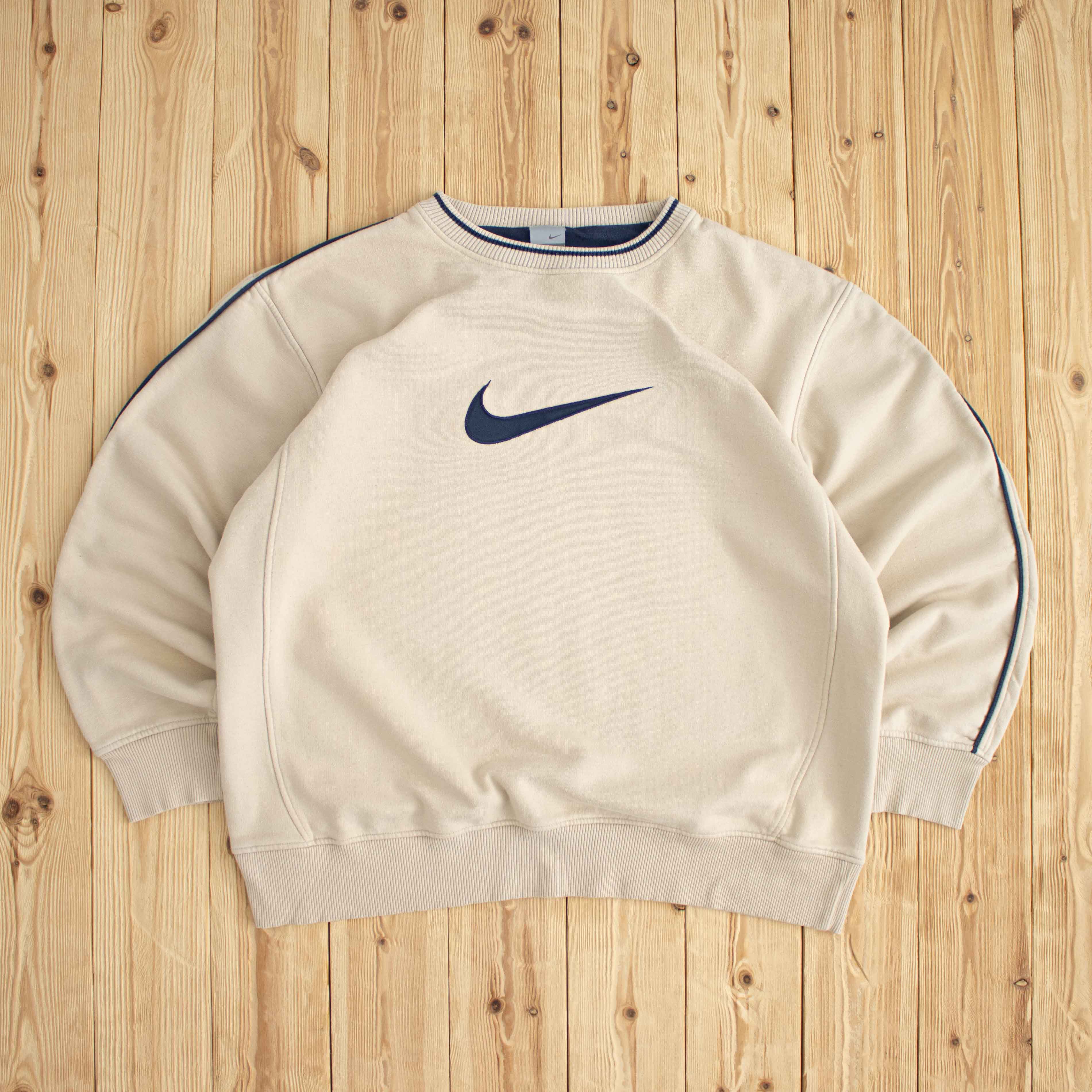 (L/XL) Nike Swoosh Vintage Embroidered Sweatshirt Beige